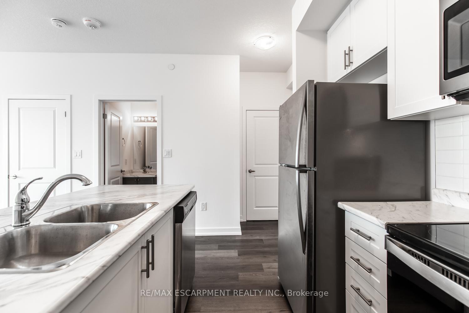 Photo 8 of Unit 704, 460 Dundas Street, Hamilton, Waterdown — HOMEH