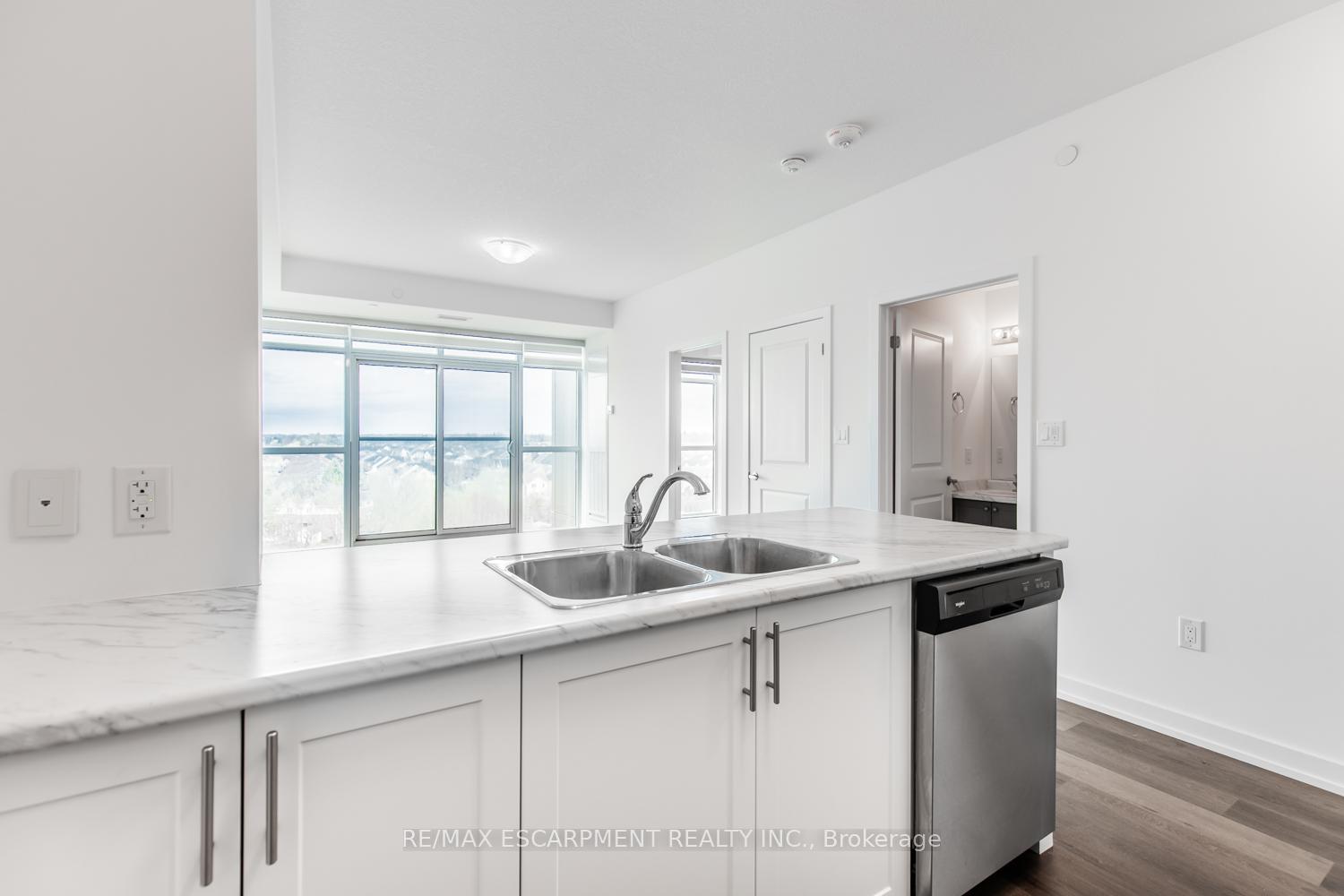 Photo 9 of Unit 704, 460 Dundas Street, Hamilton, Waterdown — HOMEH