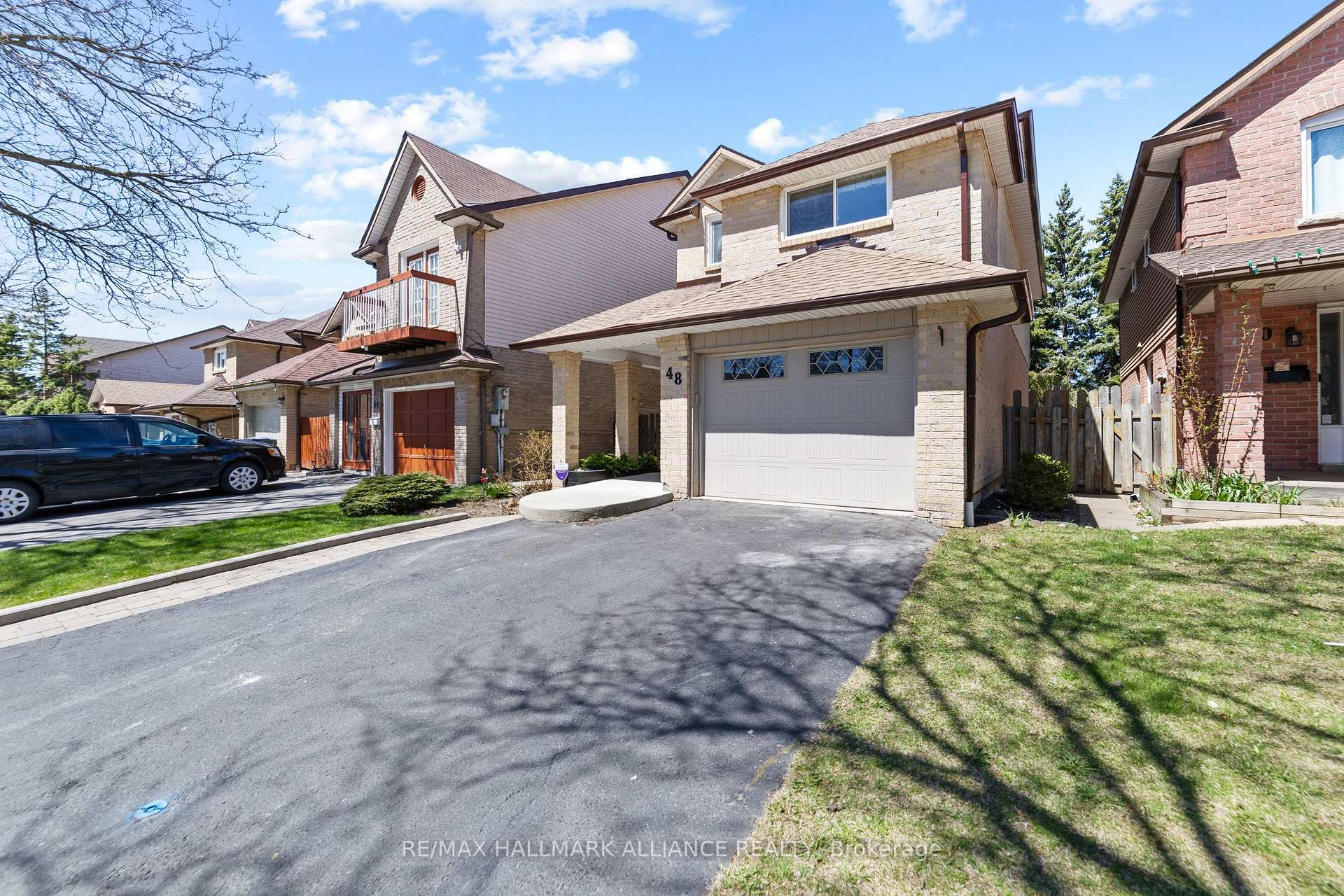 Photo 2 of 48 Garden Avenue, Brampton, Brampton West — HOMEH