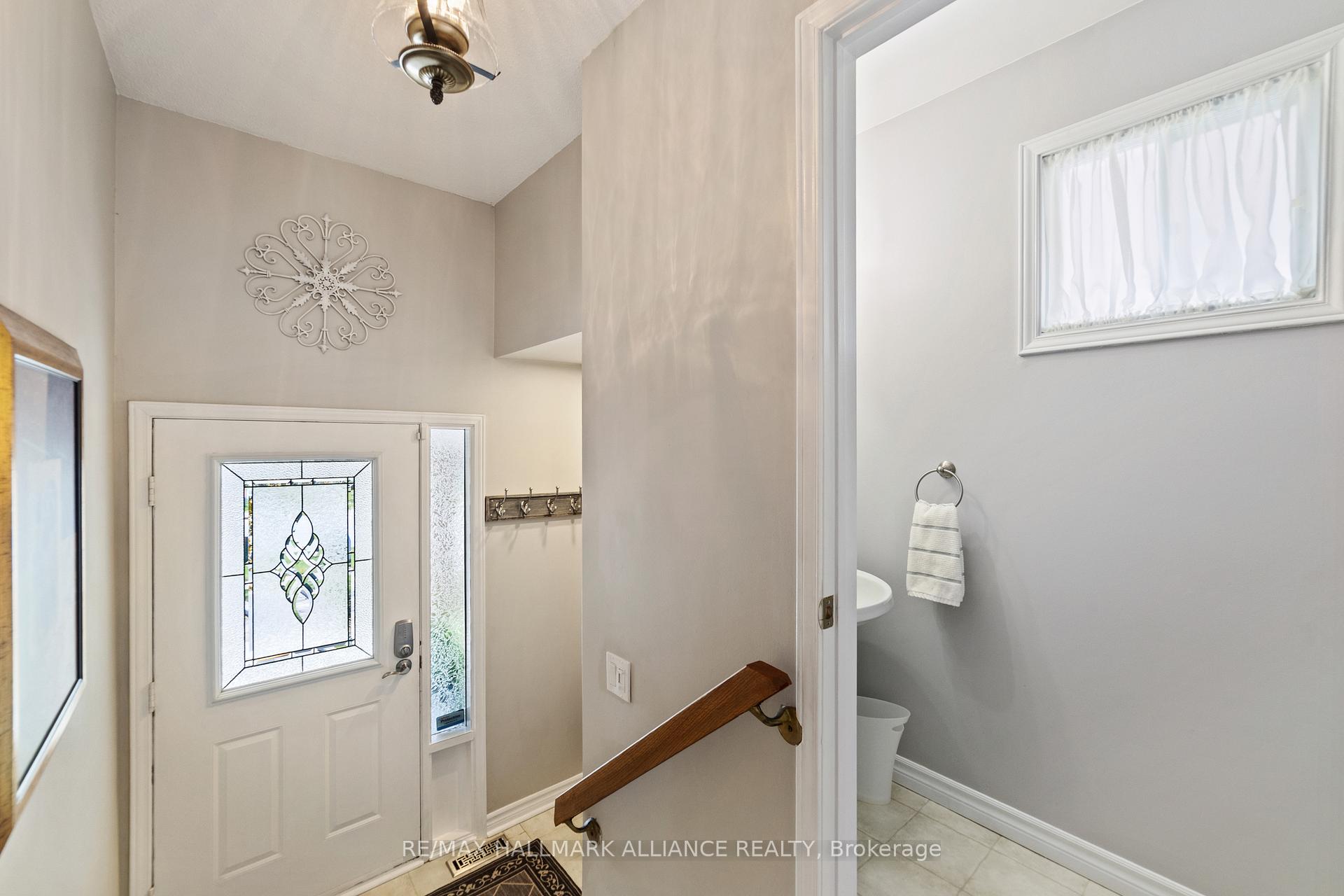 Photo 3 of 48 Garden Avenue, Brampton, Brampton West — HOMEH