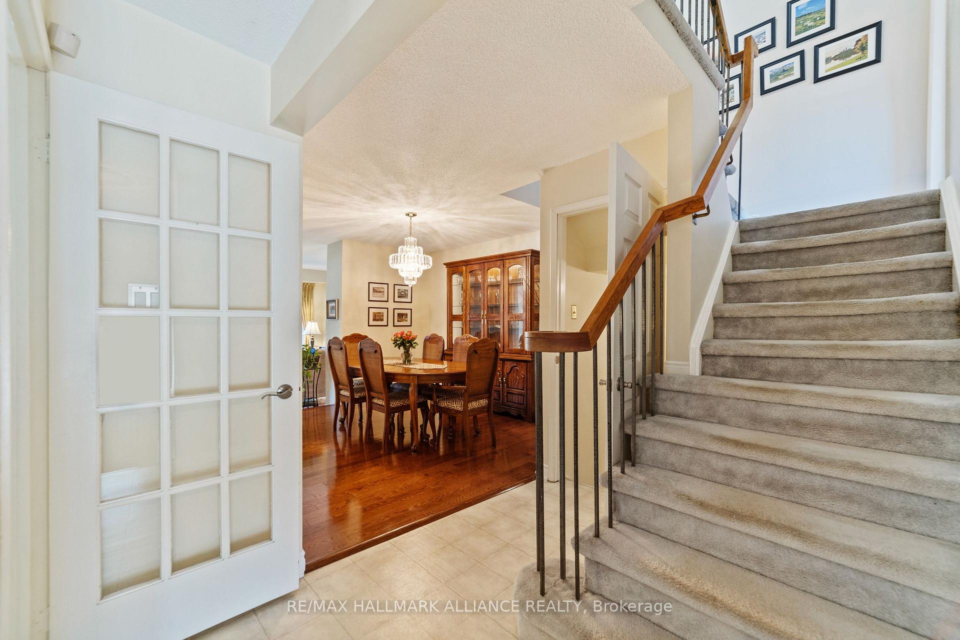 Photo 6 of 48 Garden Avenue, Brampton, Brampton West — HOMEH