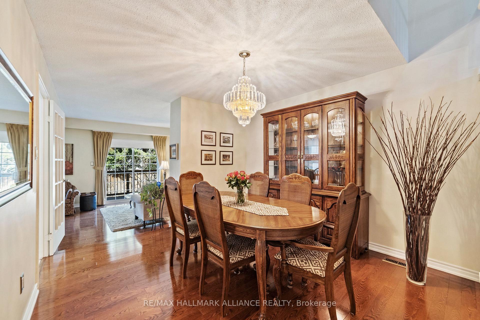 Photo 7 of 48 Garden Avenue, Brampton, Brampton West — HOMEH