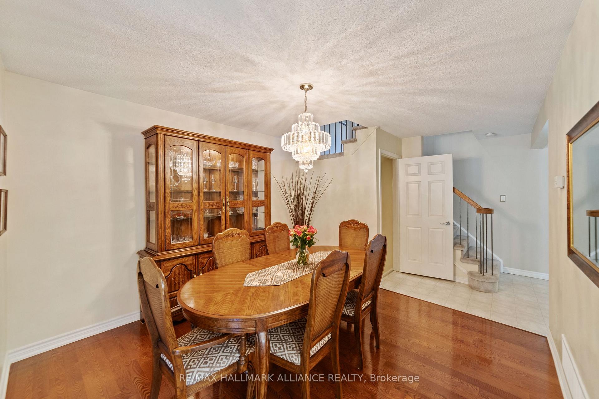 Photo 8 of 48 Garden Avenue, Brampton, Brampton West — HOMEH
