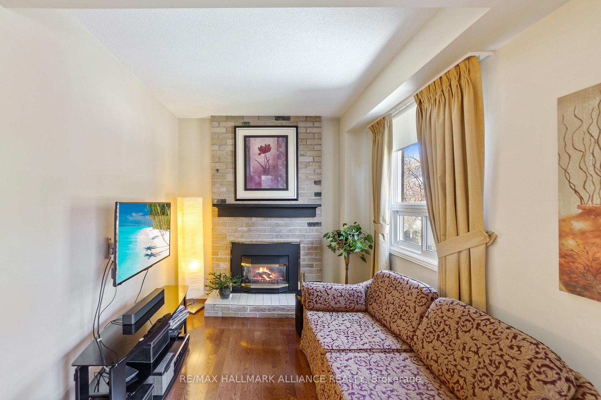 Photo 12 of 48 Garden Avenue, Brampton, Brampton West — HOMEH