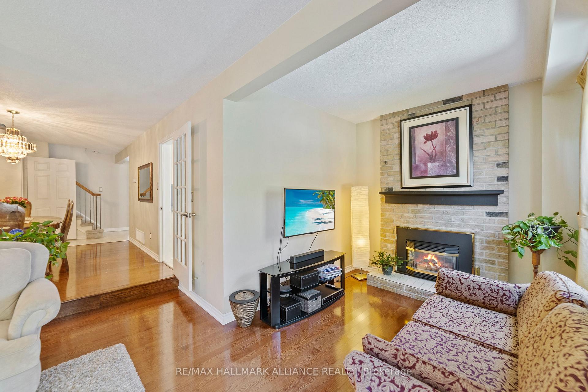 Photo 13 of 48 Garden Avenue, Brampton, Brampton West — HOMEH