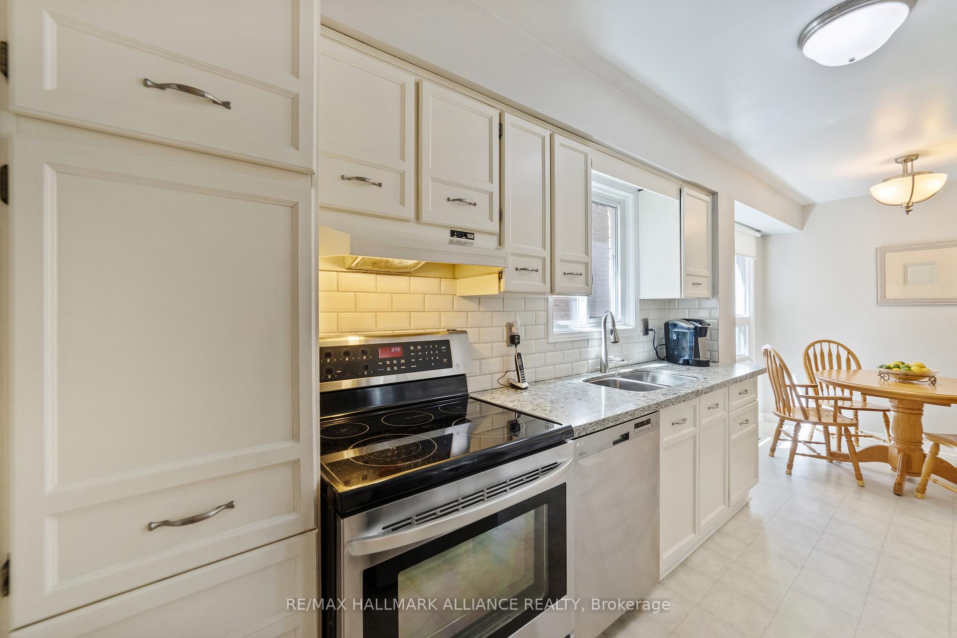 Photo 14 of 48 Garden Avenue, Brampton, Brampton West — HOMEH