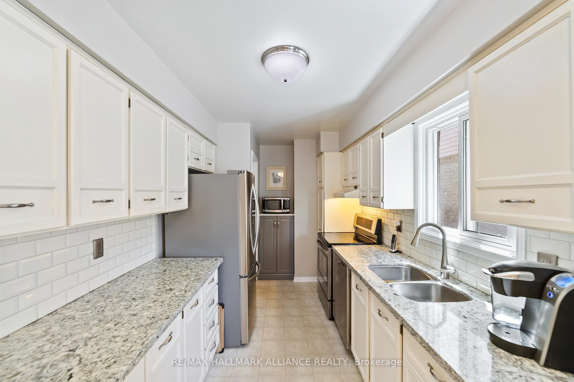 Photo 16 of 48 Garden Avenue, Brampton, Brampton West — HOMEH