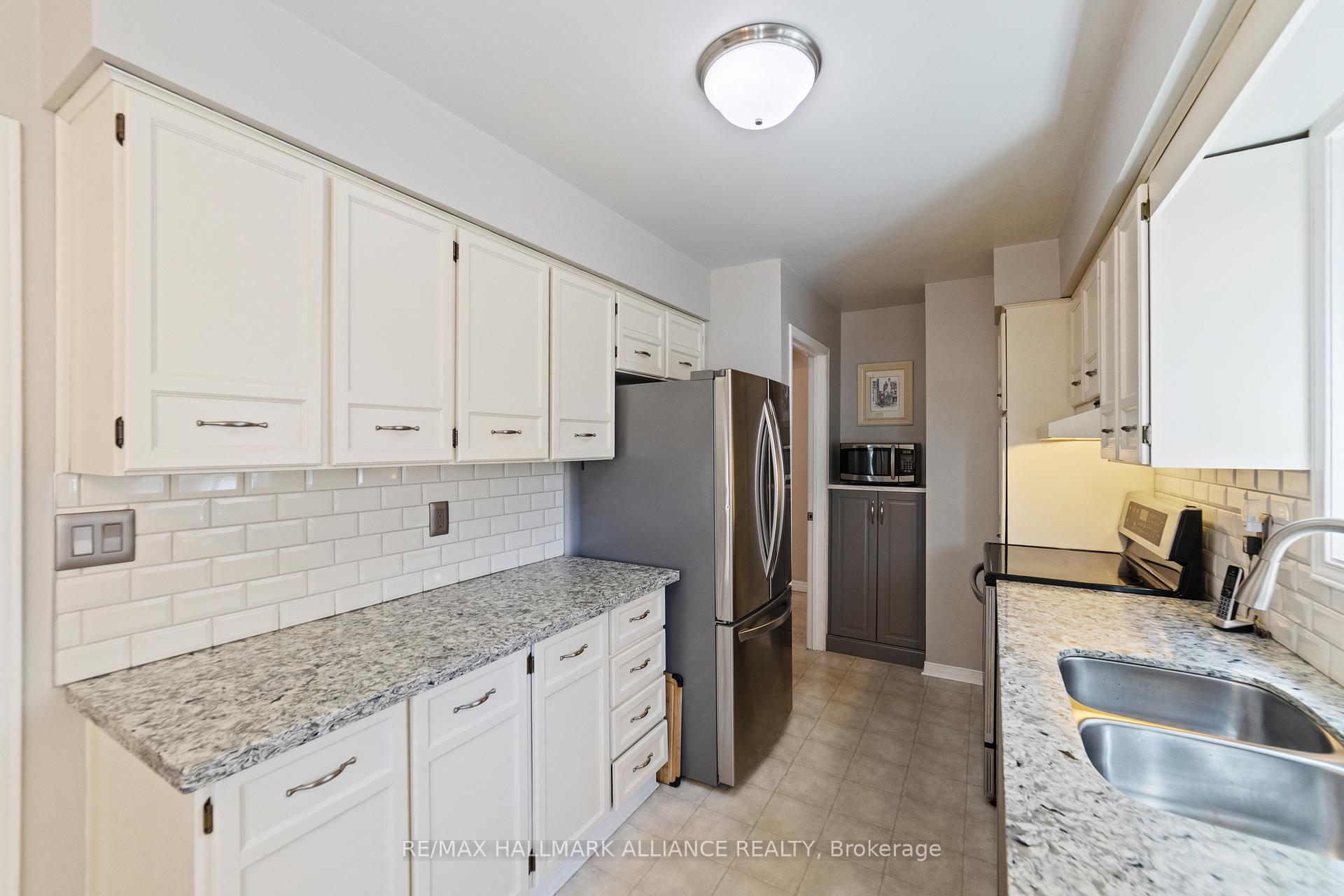 Photo 17 of 48 Garden Avenue, Brampton, Brampton West — HOMEH