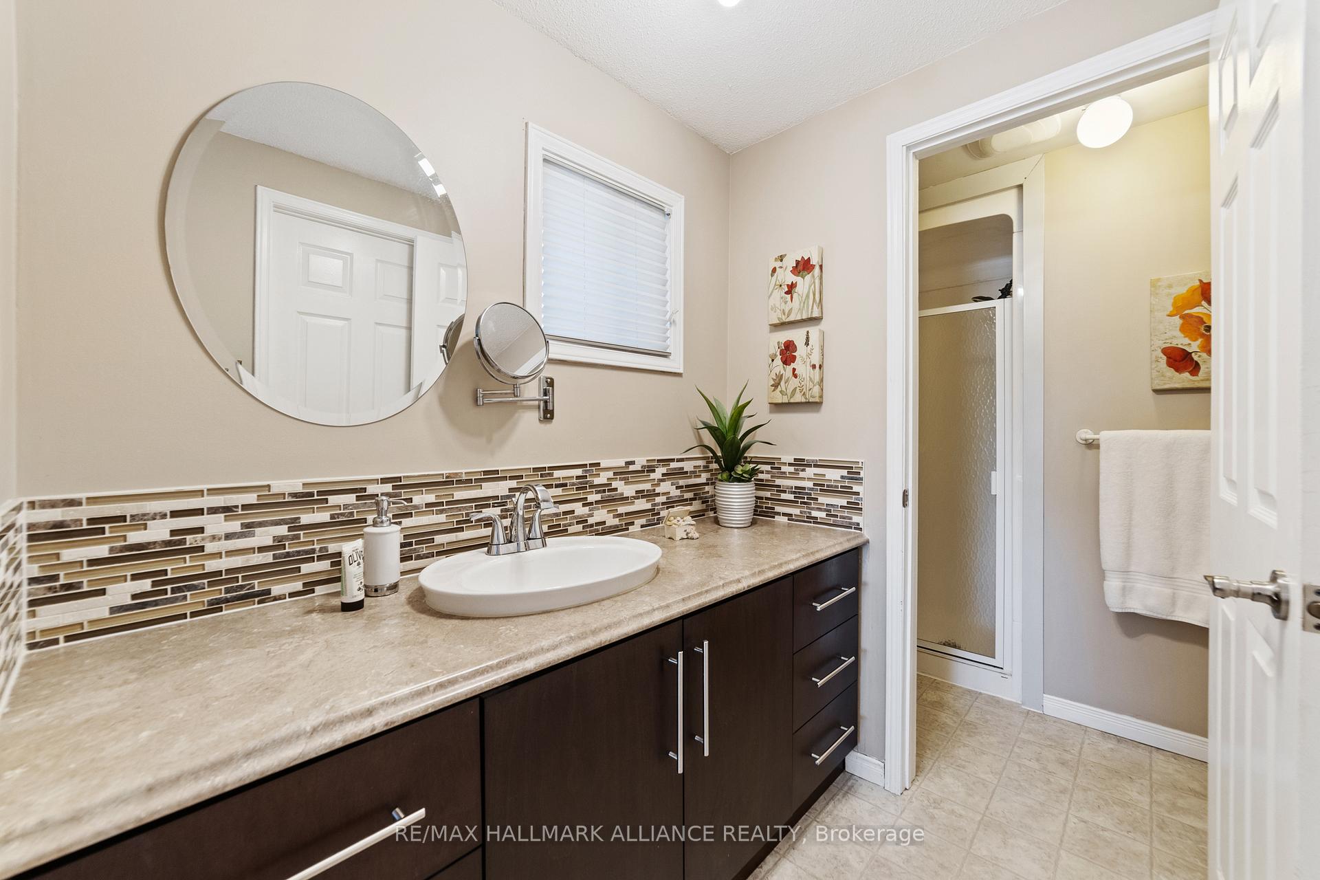 Photo 23 of 48 Garden Avenue, Brampton, Brampton West — HOMEH