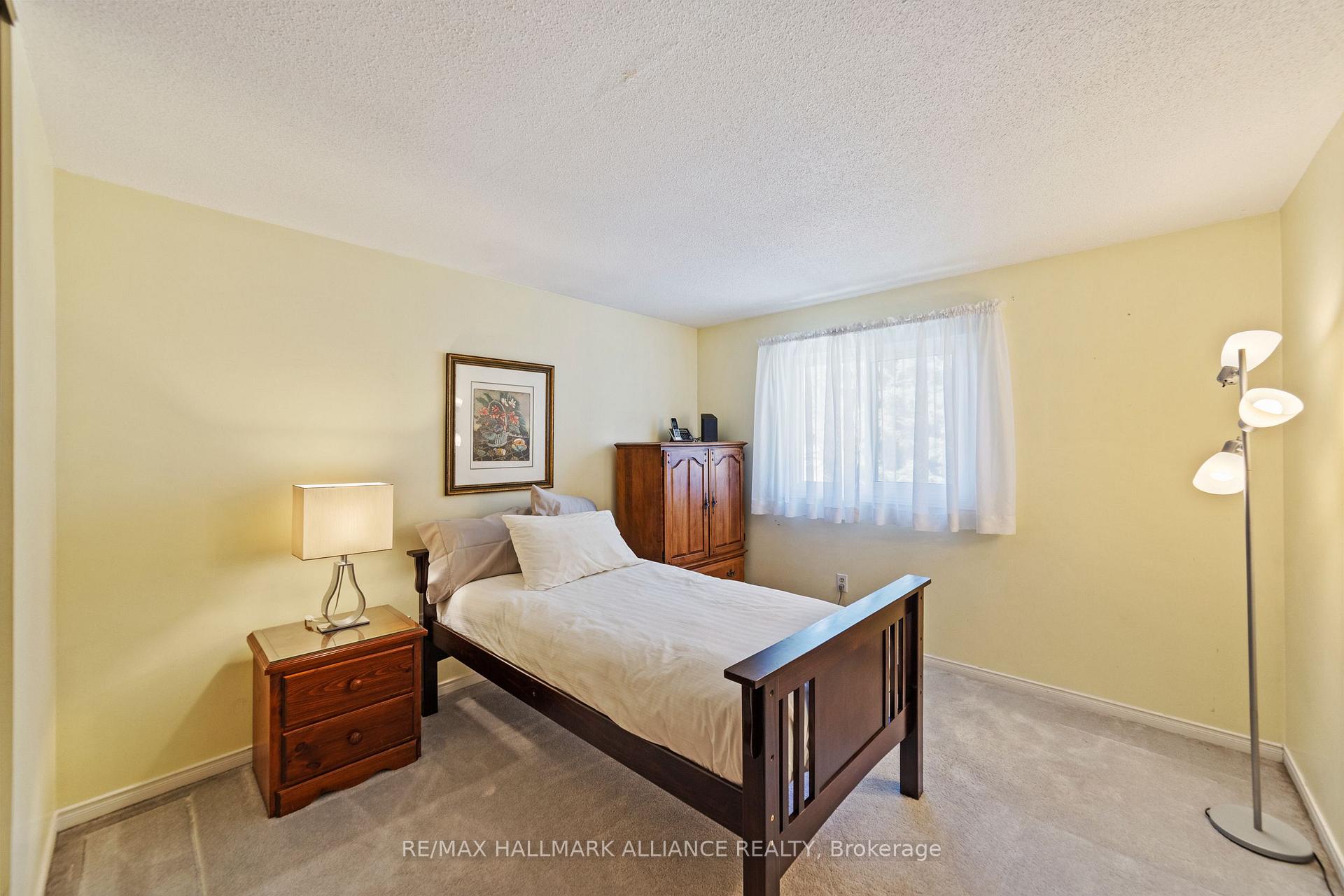 Photo 27 of 48 Garden Avenue, Brampton, Brampton West — HOMEH