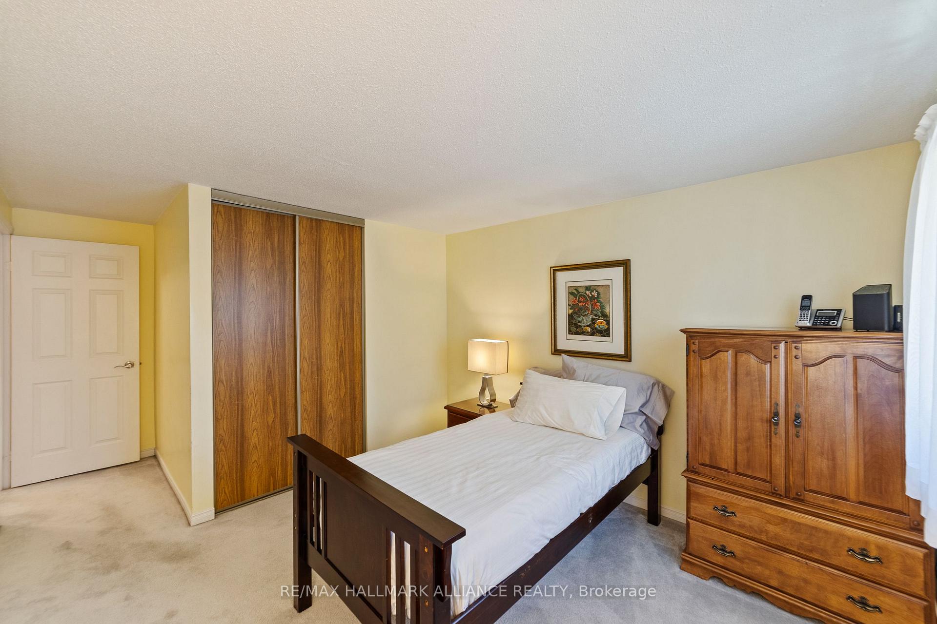 Photo 28 of 48 Garden Avenue, Brampton, Brampton West — HOMEH