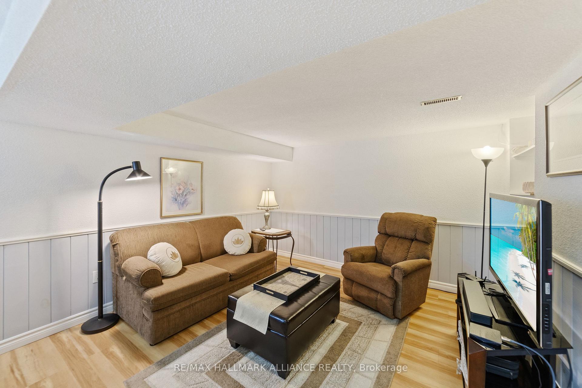 Photo 35 of 48 Garden Avenue, Brampton, Brampton West — HOMEH