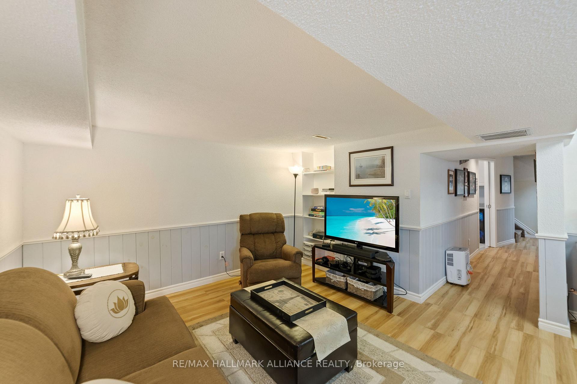Photo 36 of 48 Garden Avenue, Brampton, Brampton West — HOMEH