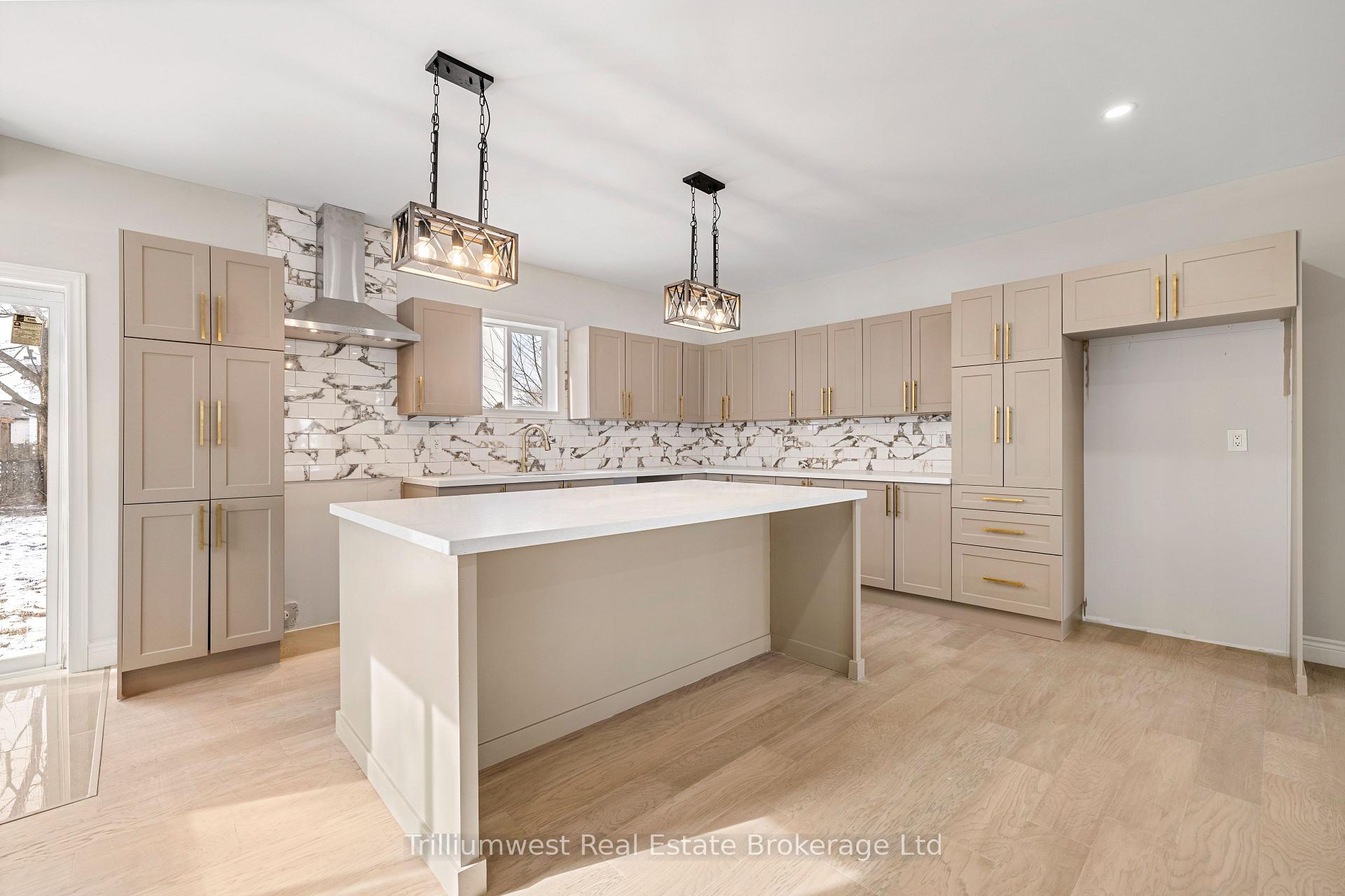 Photo 10 of 128 Ducharme Street, Lakeshore — HOMEH