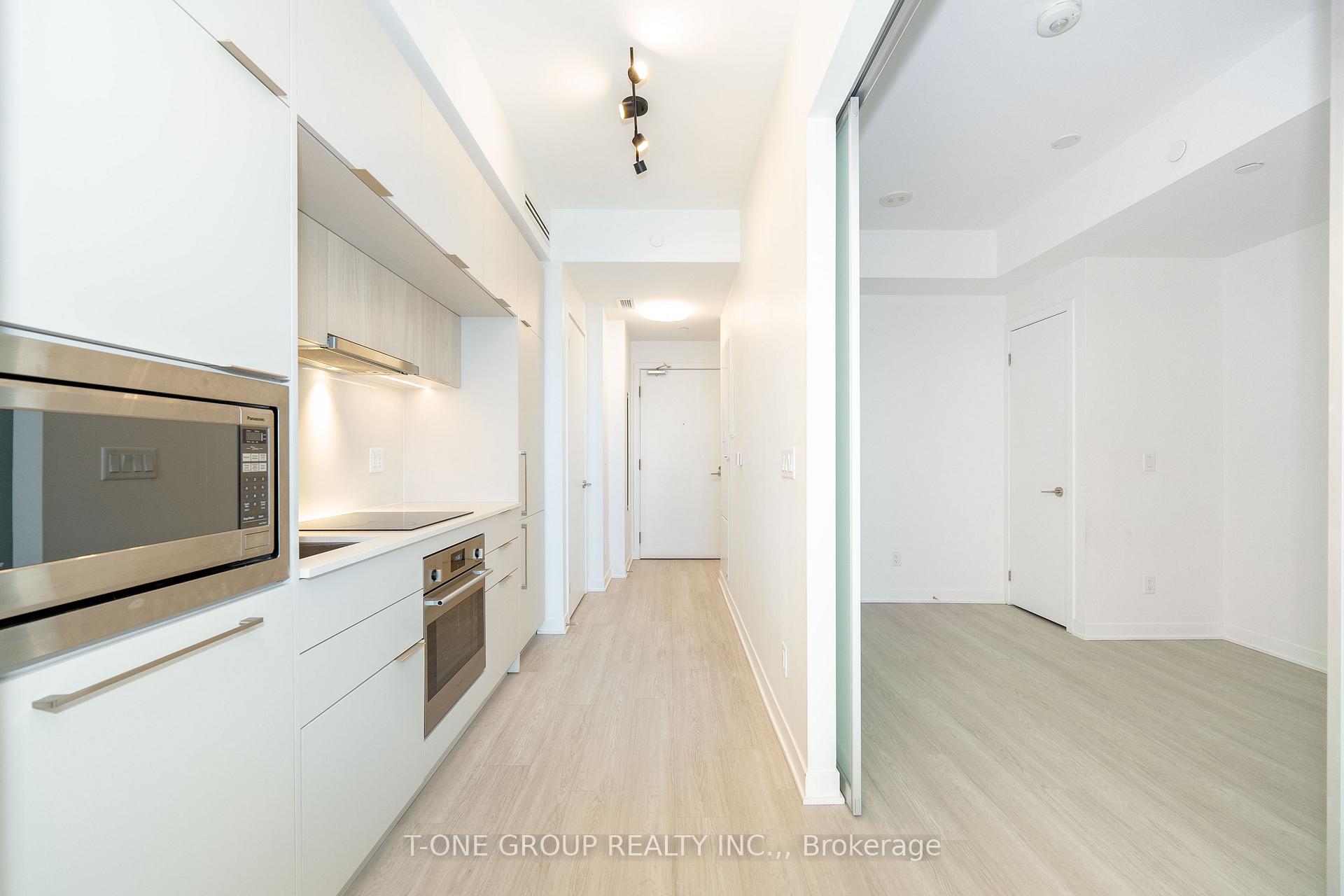 Photo 8 of Unit 1205, 185 Alberta Avenue, Toronto, Oakwood Village — HOMEH