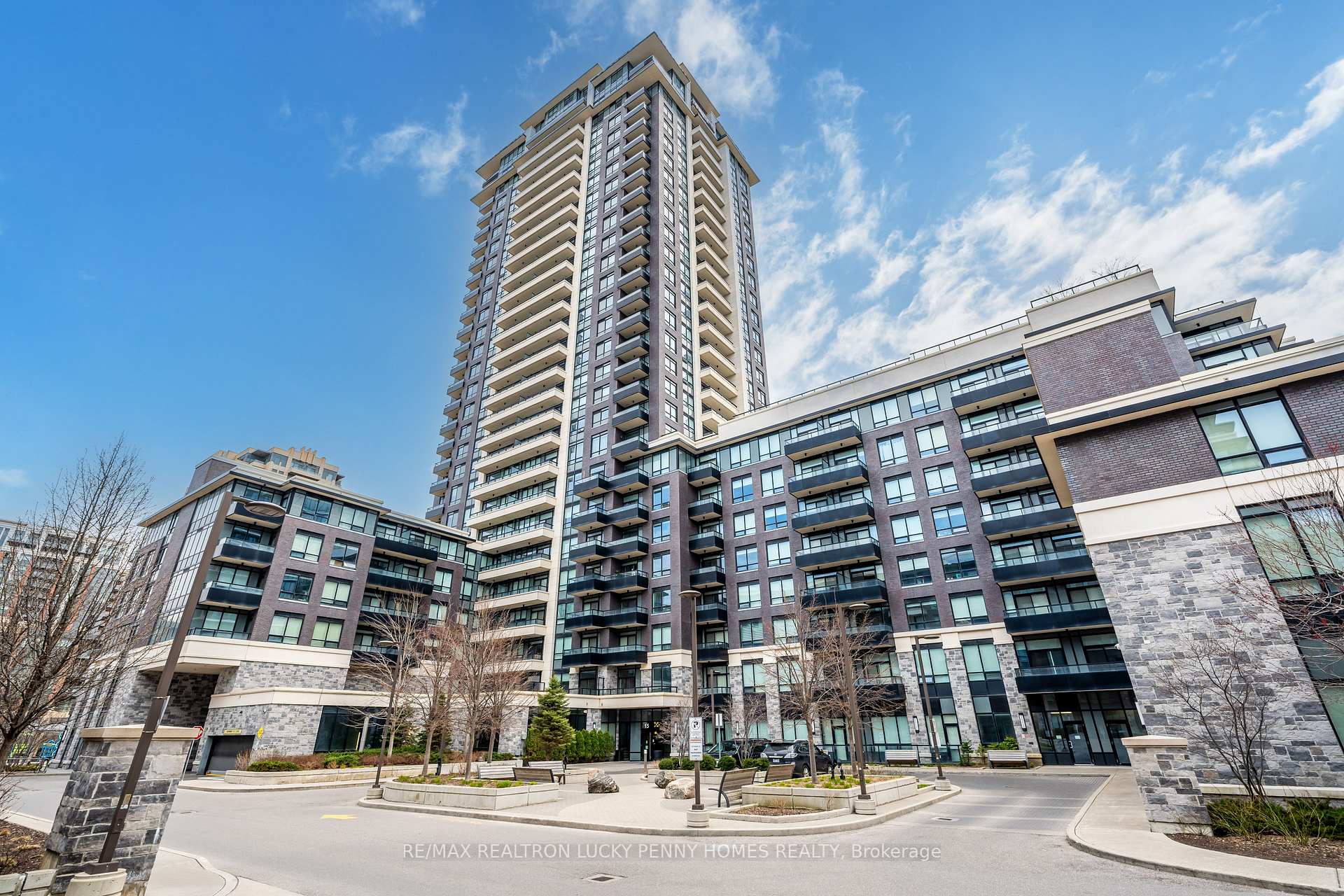Photo 2 of Unit 618, 15 Water Walk Drive, Markham, Unionville — HOMEH