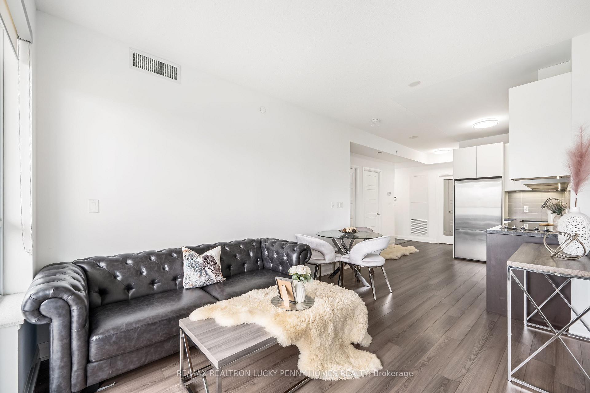 Photo 10 of Unit 618, 15 Water Walk Drive, Markham, Unionville — HOMEH