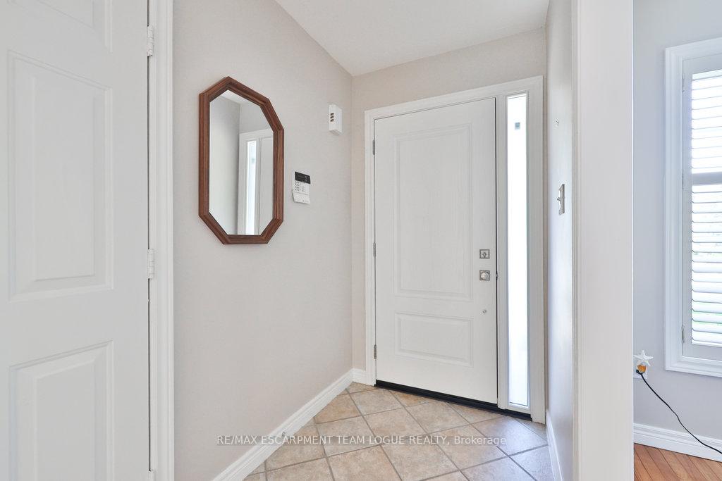 Photo 5 of 1083 Augustus Drive, Burlington, Brant — HOMEH
