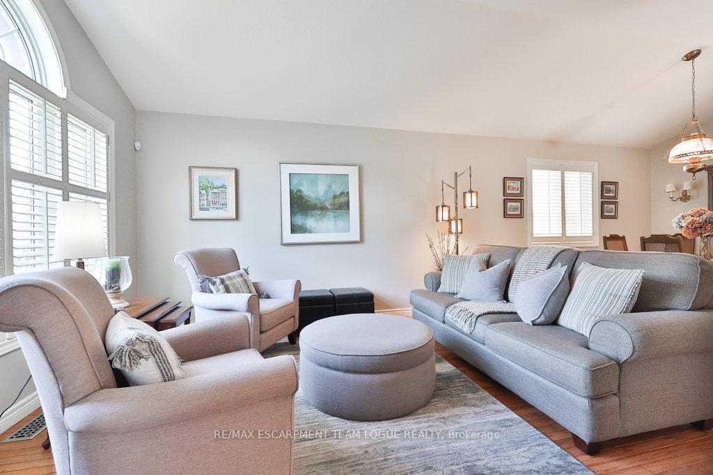 Photo 7 of 1083 Augustus Drive, Burlington, Brant — HOMEH