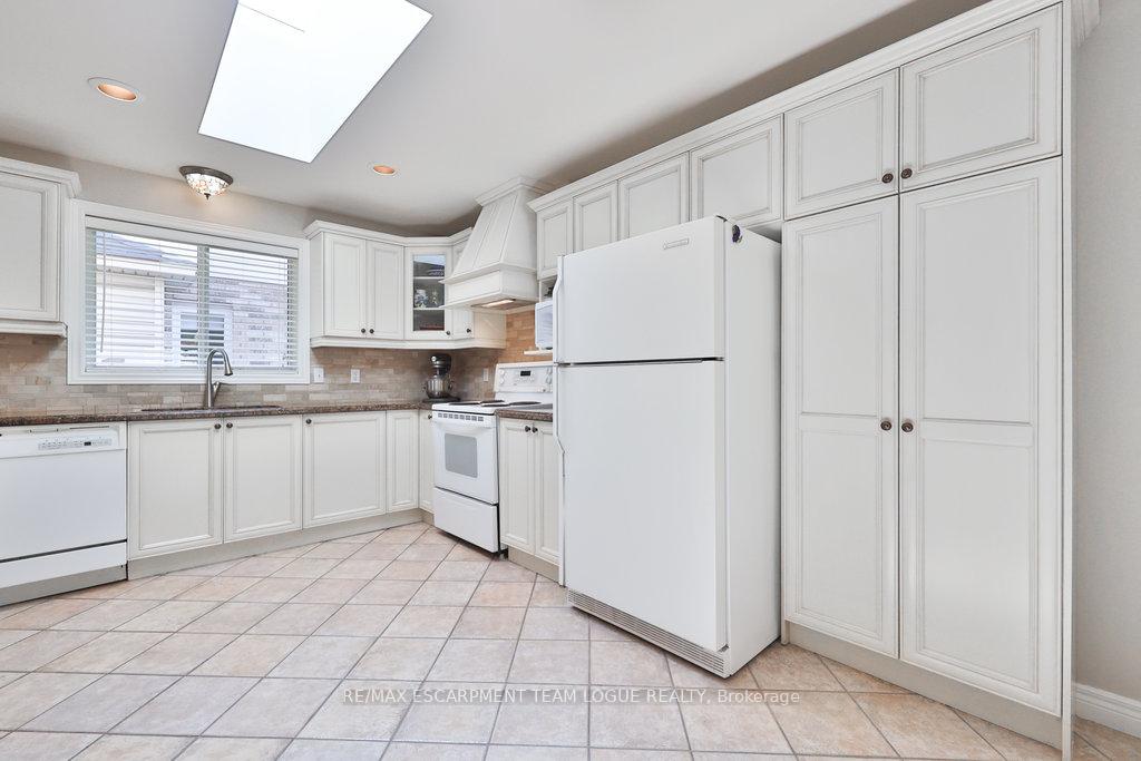 Photo 13 of 1083 Augustus Drive, Burlington, Brant — HOMEH