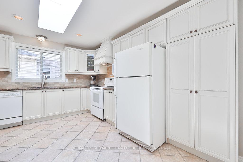 Photo 14 of 1083 Augustus Drive, Burlington, Brant — HOMEH