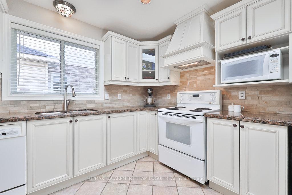 Photo 15 of 1083 Augustus Drive, Burlington, Brant — HOMEH