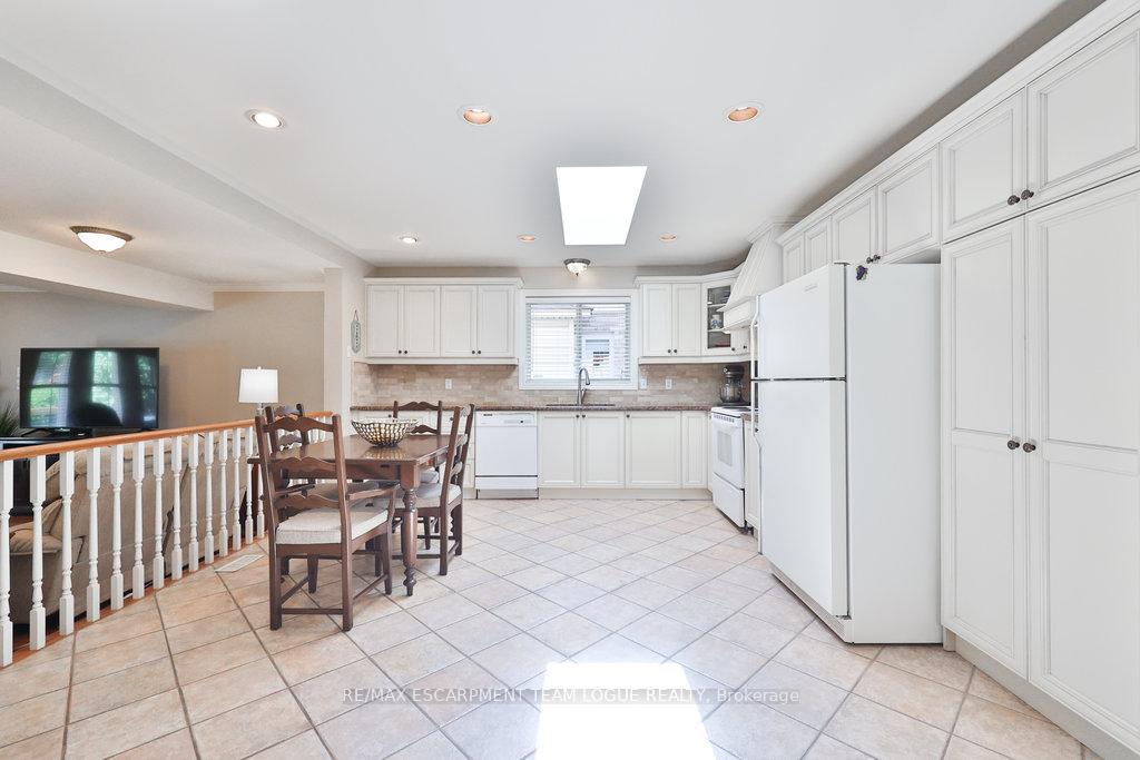 Photo 18 of 1083 Augustus Drive, Burlington, Brant — HOMEH