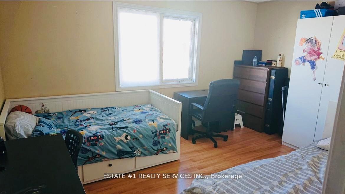 Photo 5 of 69 Sir JACOBS Crescent E, Brampton, Fletcher's Meadow — HOMEH