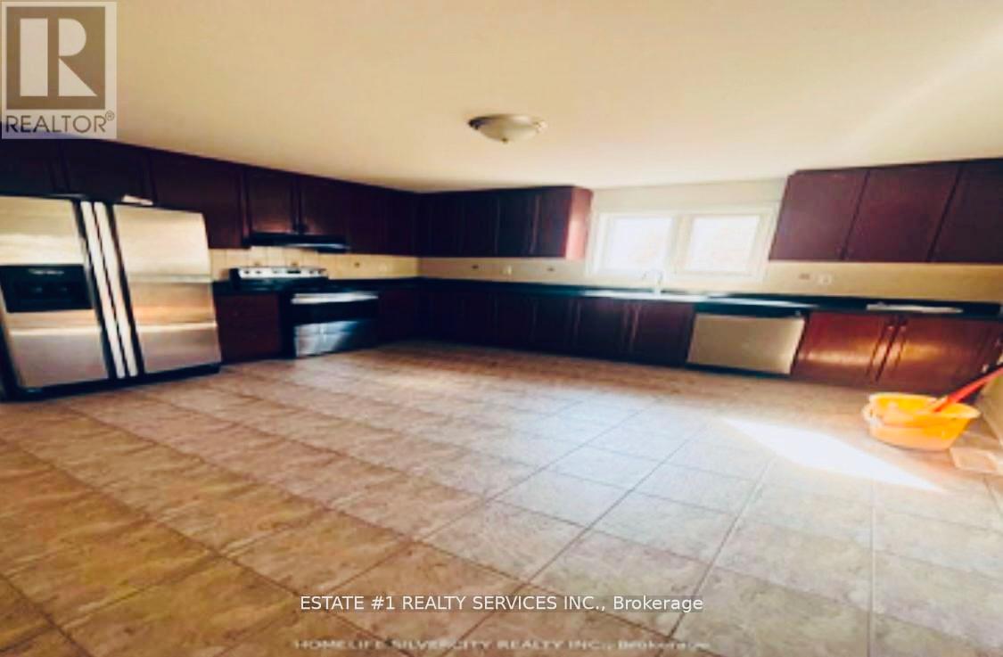 Photo 11 of 69 Sir JACOBS Crescent E, Brampton, Fletcher's Meadow — HOMEH