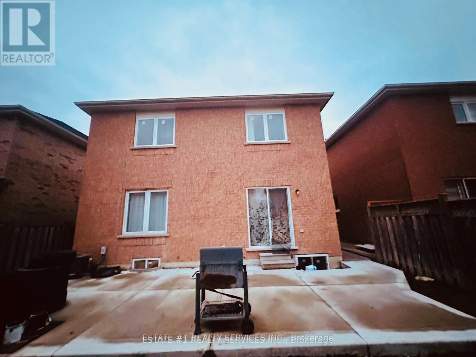 Photo 12 of 69 Sir JACOBS Crescent E, Brampton, Fletcher's Meadow — HOMEH