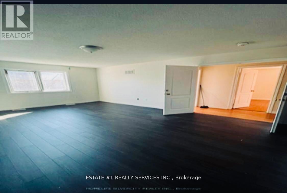Photo 15 of 69 Sir JACOBS Crescent E, Brampton, Fletcher's Meadow — HOMEH