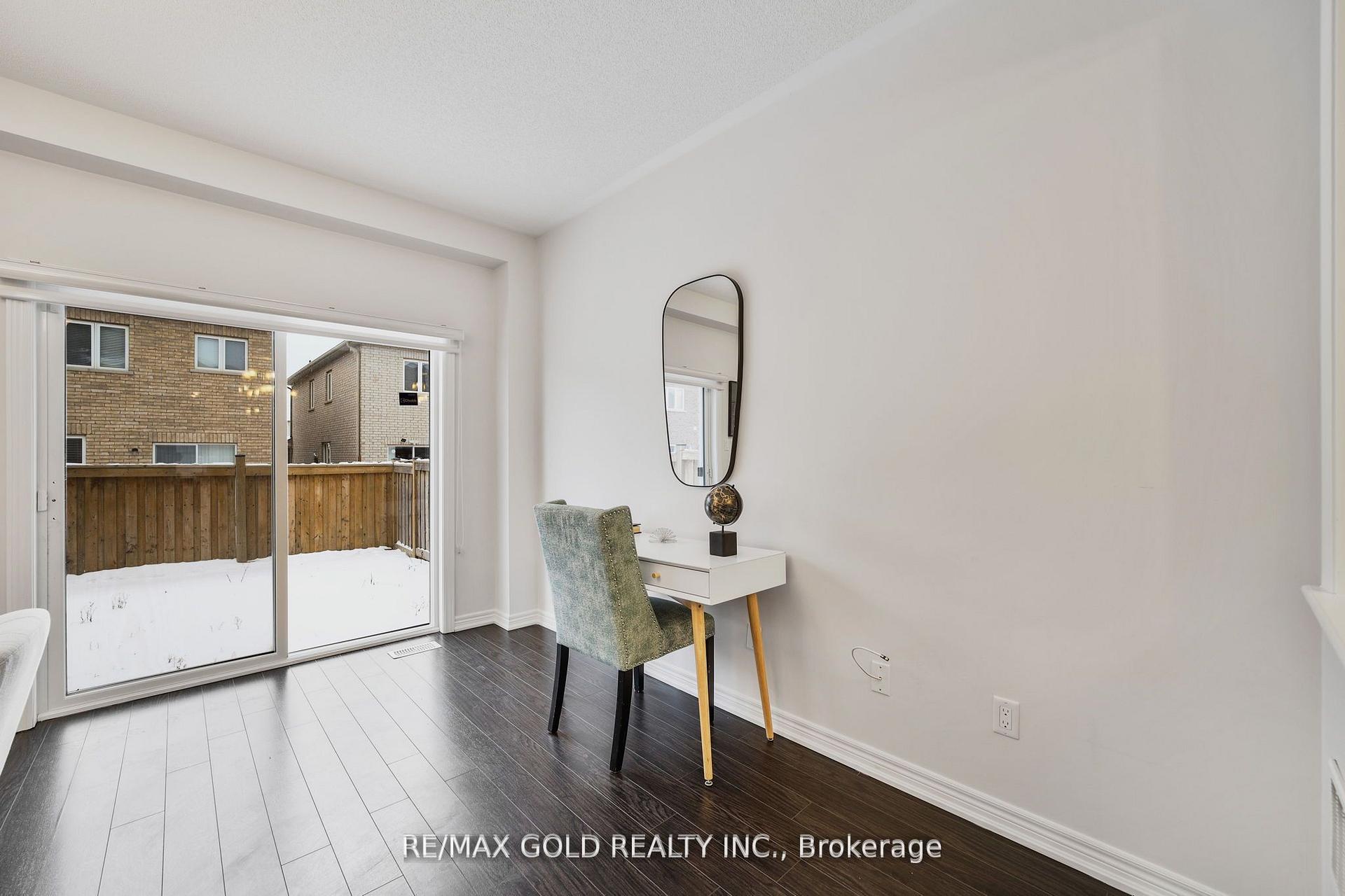 Photo 9 of 42 Lanark Circle, Brampton, Credit Valley — HOMEH