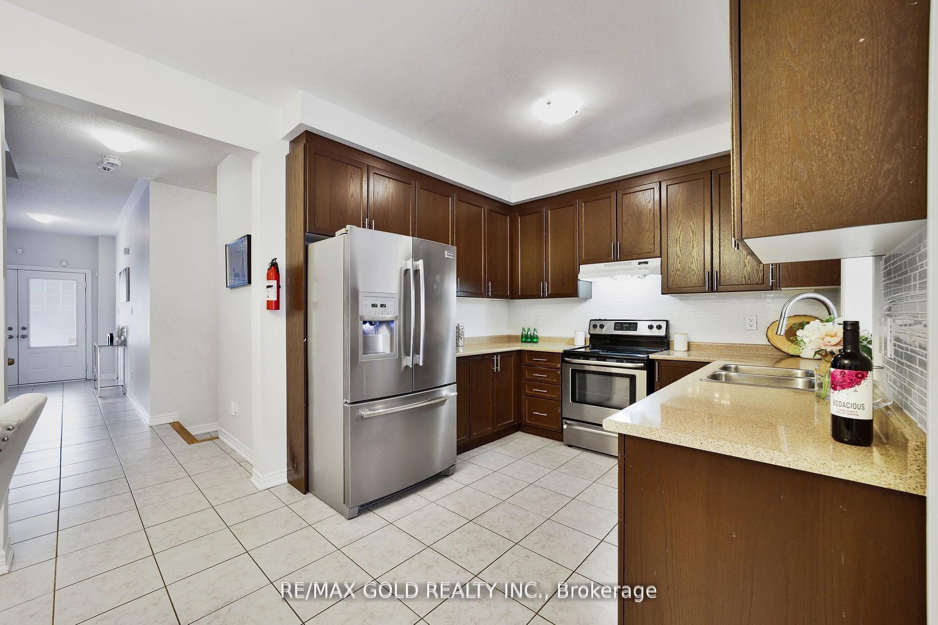 Photo 14 of 42 Lanark Circle, Brampton, Credit Valley — HOMEH