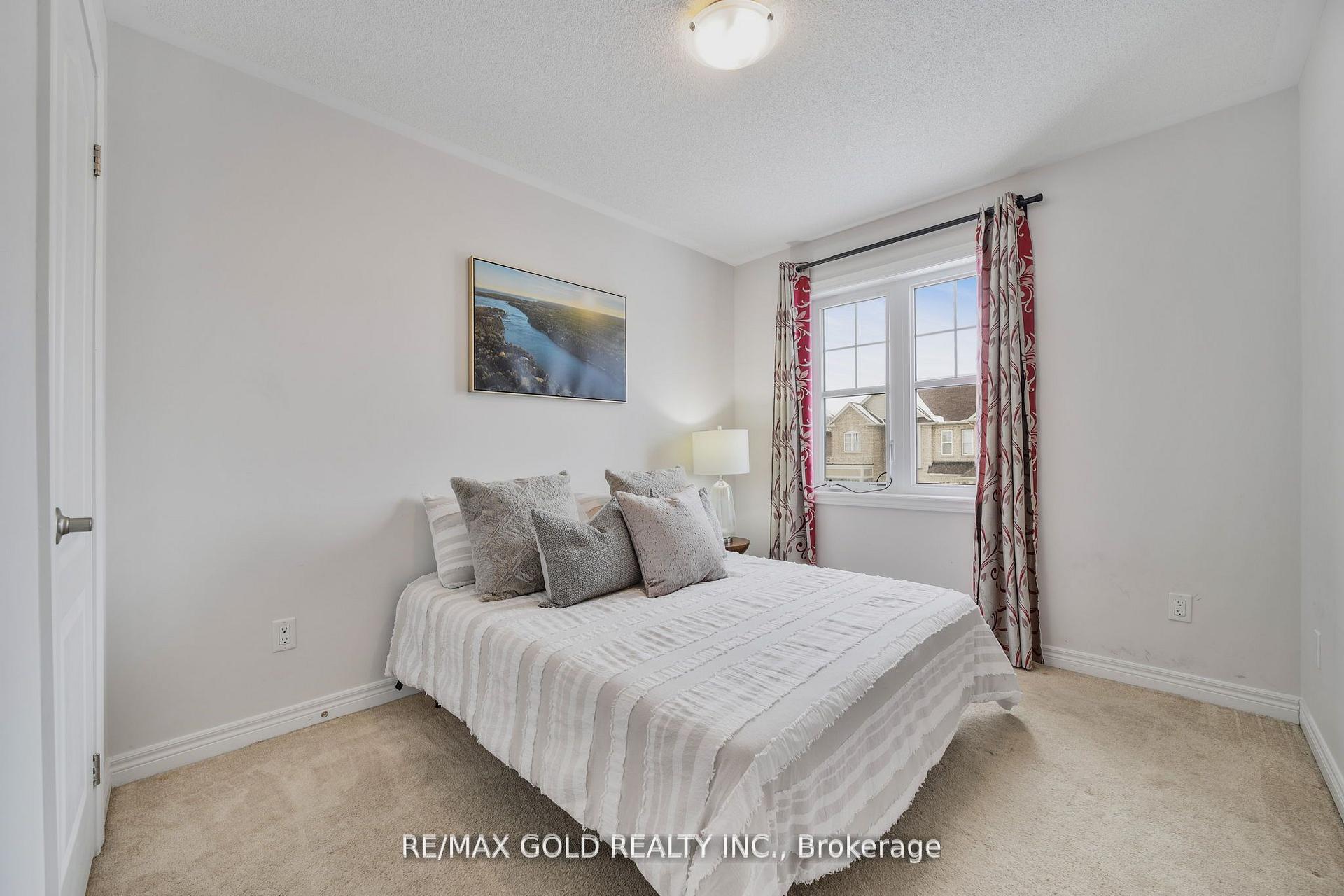 Photo 18 of 42 Lanark Circle, Brampton, Credit Valley — HOMEH