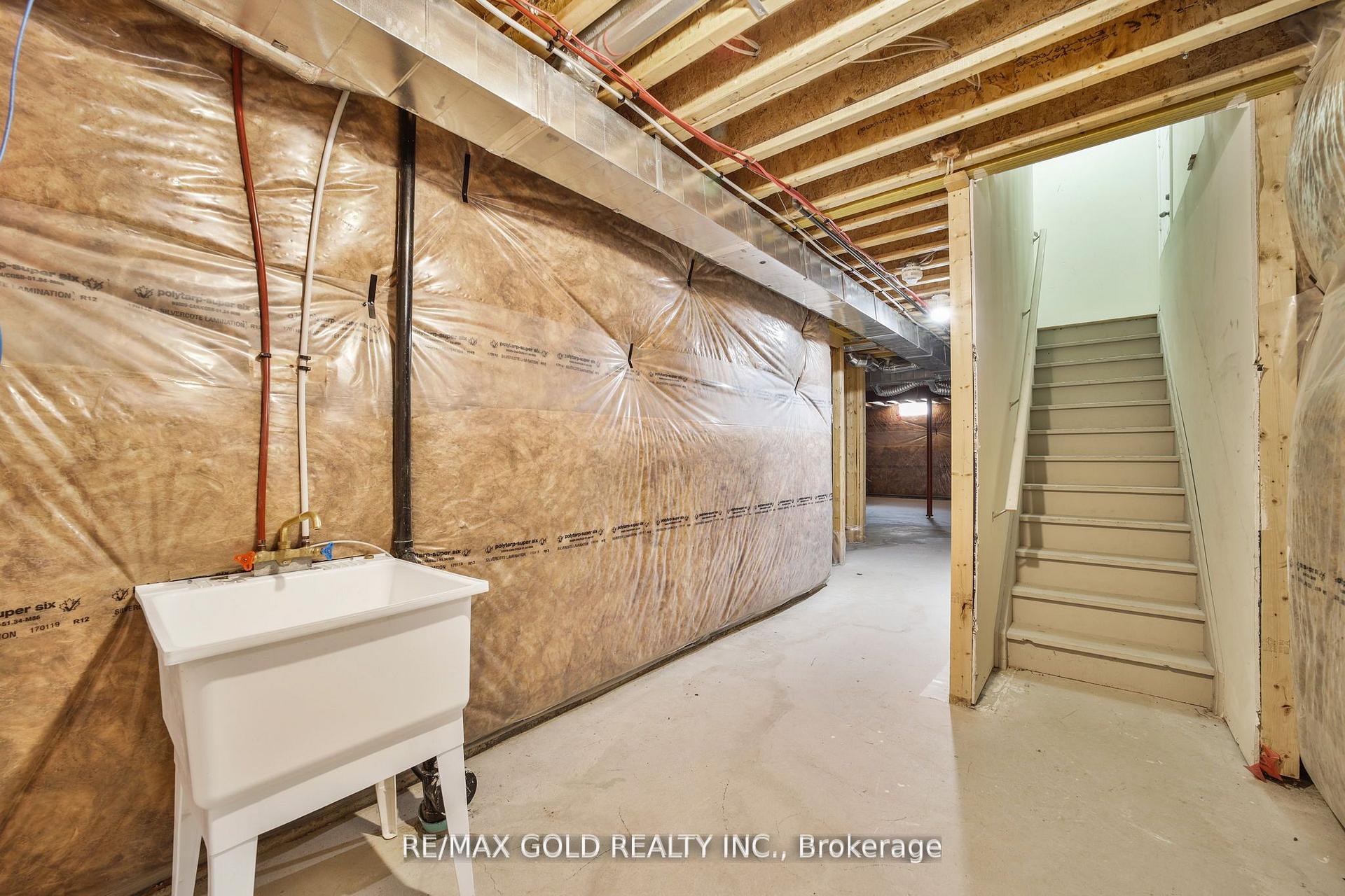 Photo 72 of 42 Lanark Circle, Brampton, Credit Valley — HOMEH
