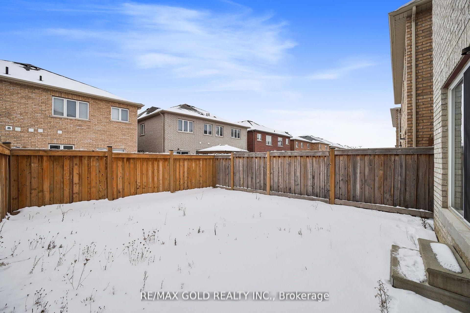 Photo 75 of 42 Lanark Circle, Brampton, Credit Valley — HOMEH