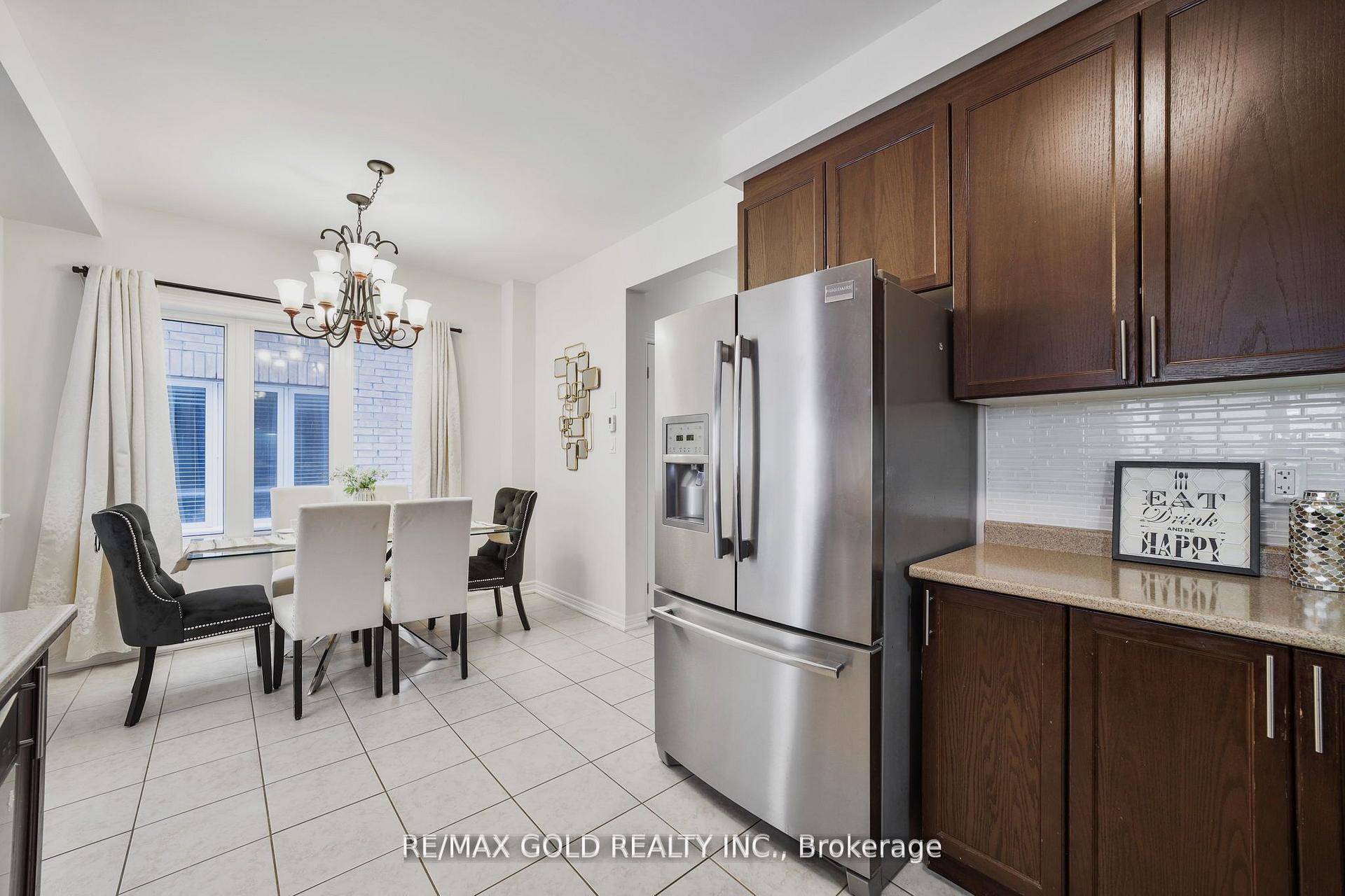 Photo 32 of 42 Lanark Circle, Brampton, Credit Valley — HOMEH