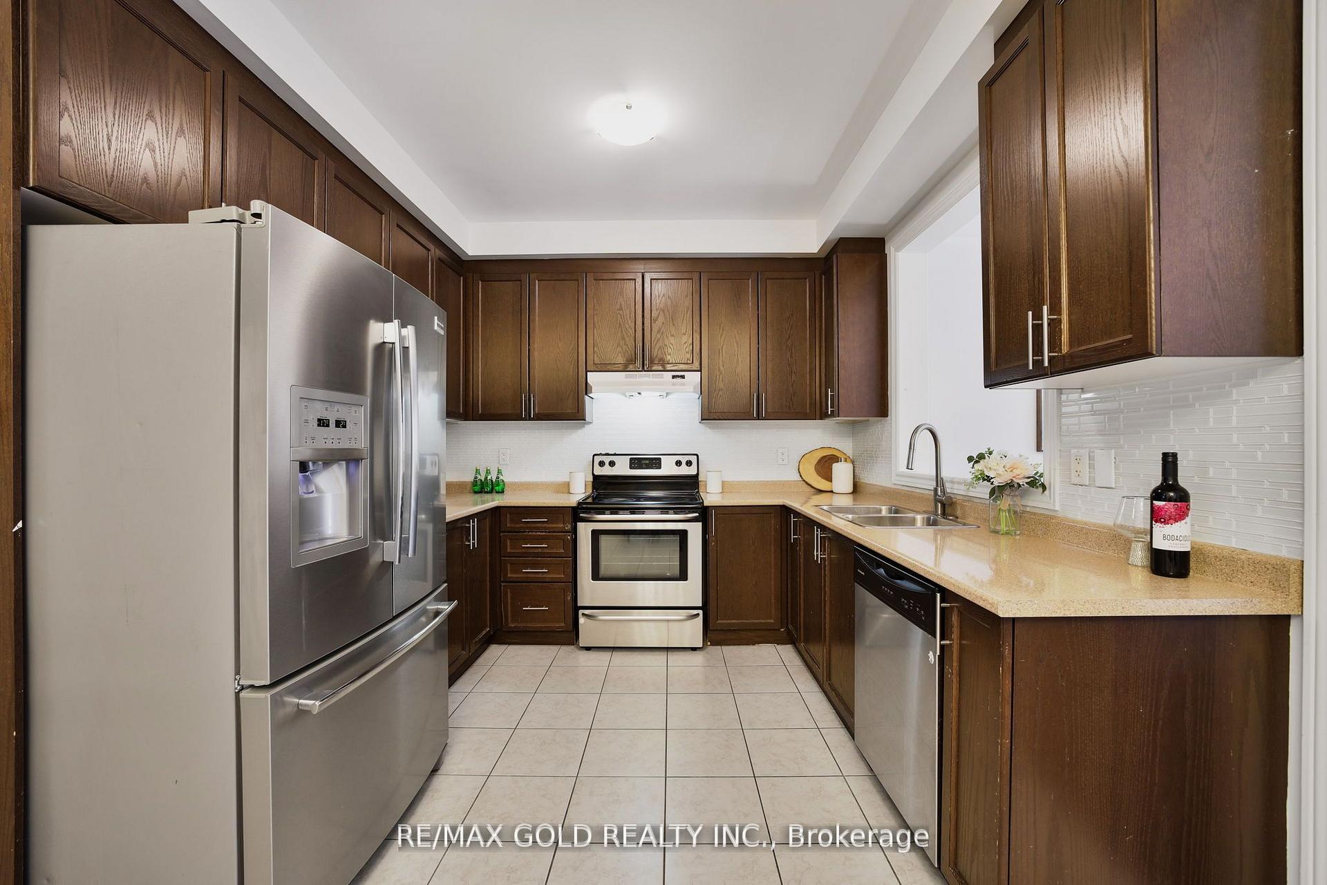 Photo 34 of 42 Lanark Circle, Brampton, Credit Valley — HOMEH