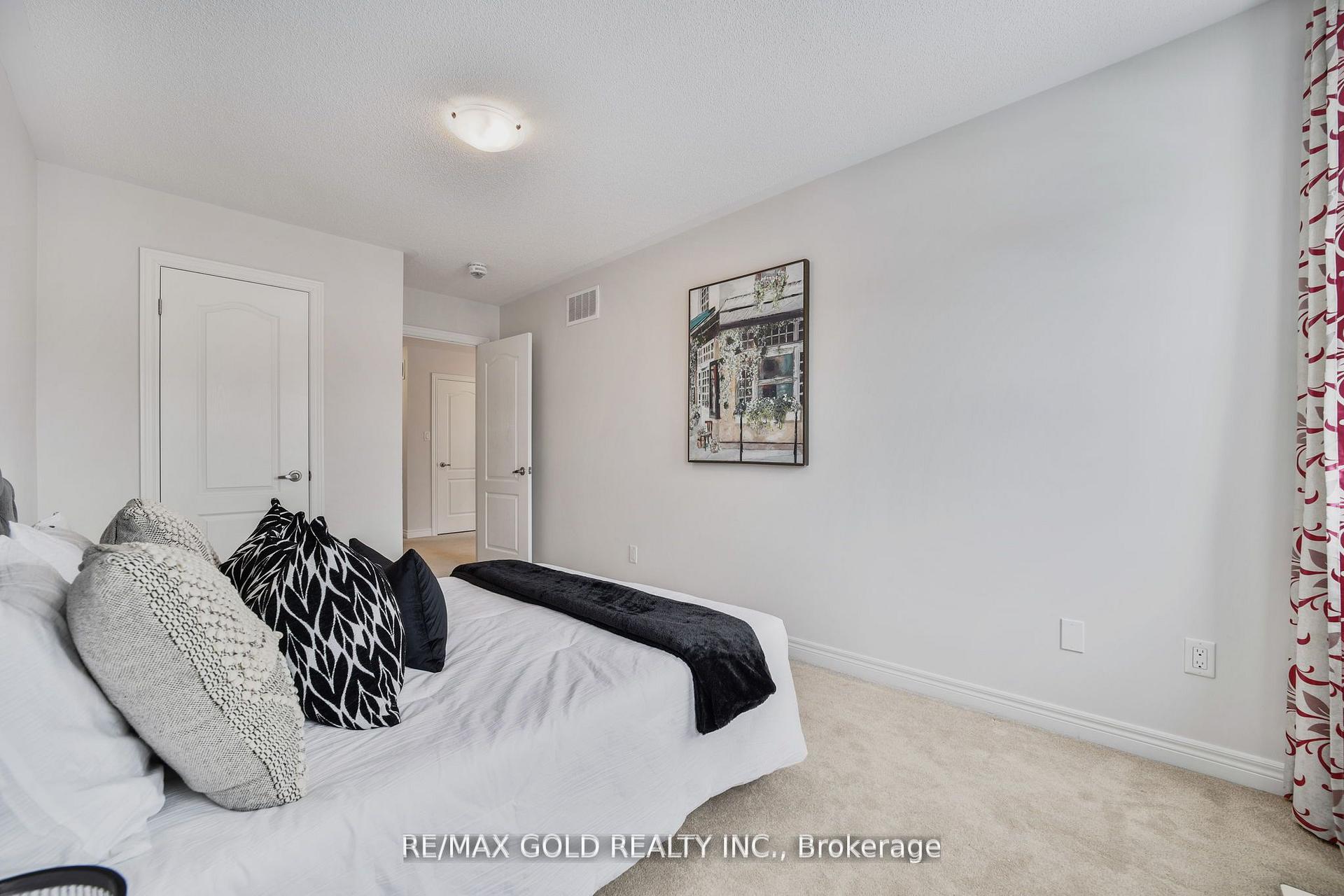 Photo 40 of 42 Lanark Circle, Brampton, Credit Valley — HOMEH