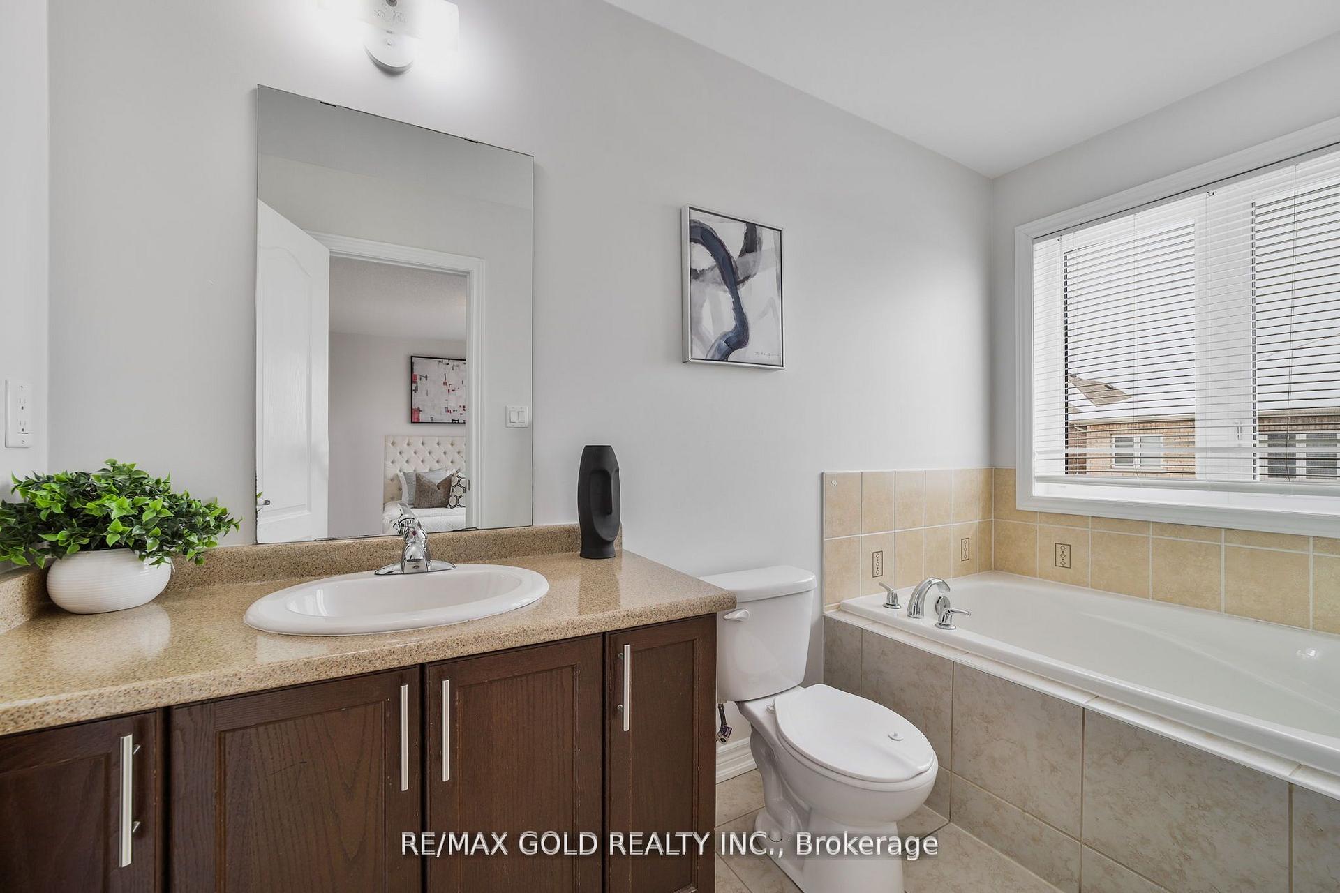 Photo 48 of 42 Lanark Circle, Brampton, Credit Valley — HOMEH