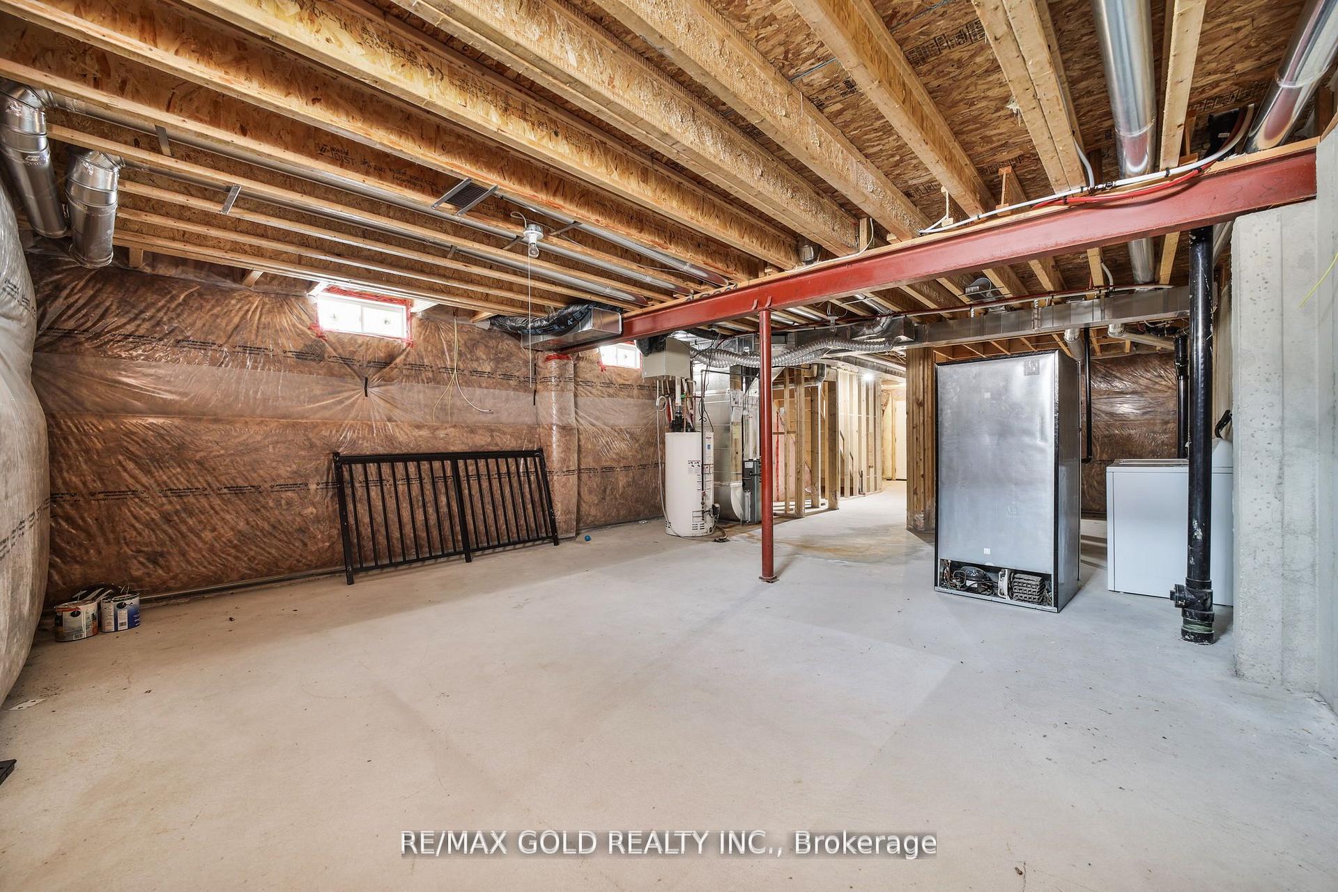 Photo 53 of 42 Lanark Circle, Brampton, Credit Valley — HOMEH