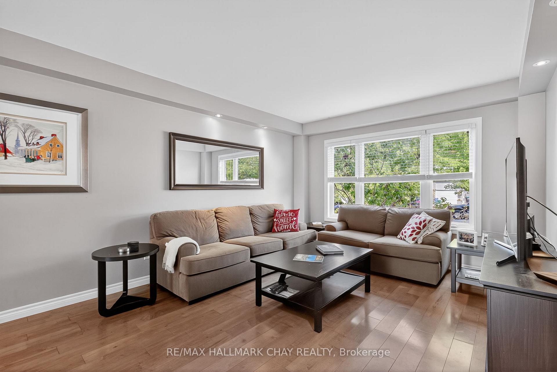 Photo 2 of 46 Moon Drive, Barrie, Ardagh — HOMEH