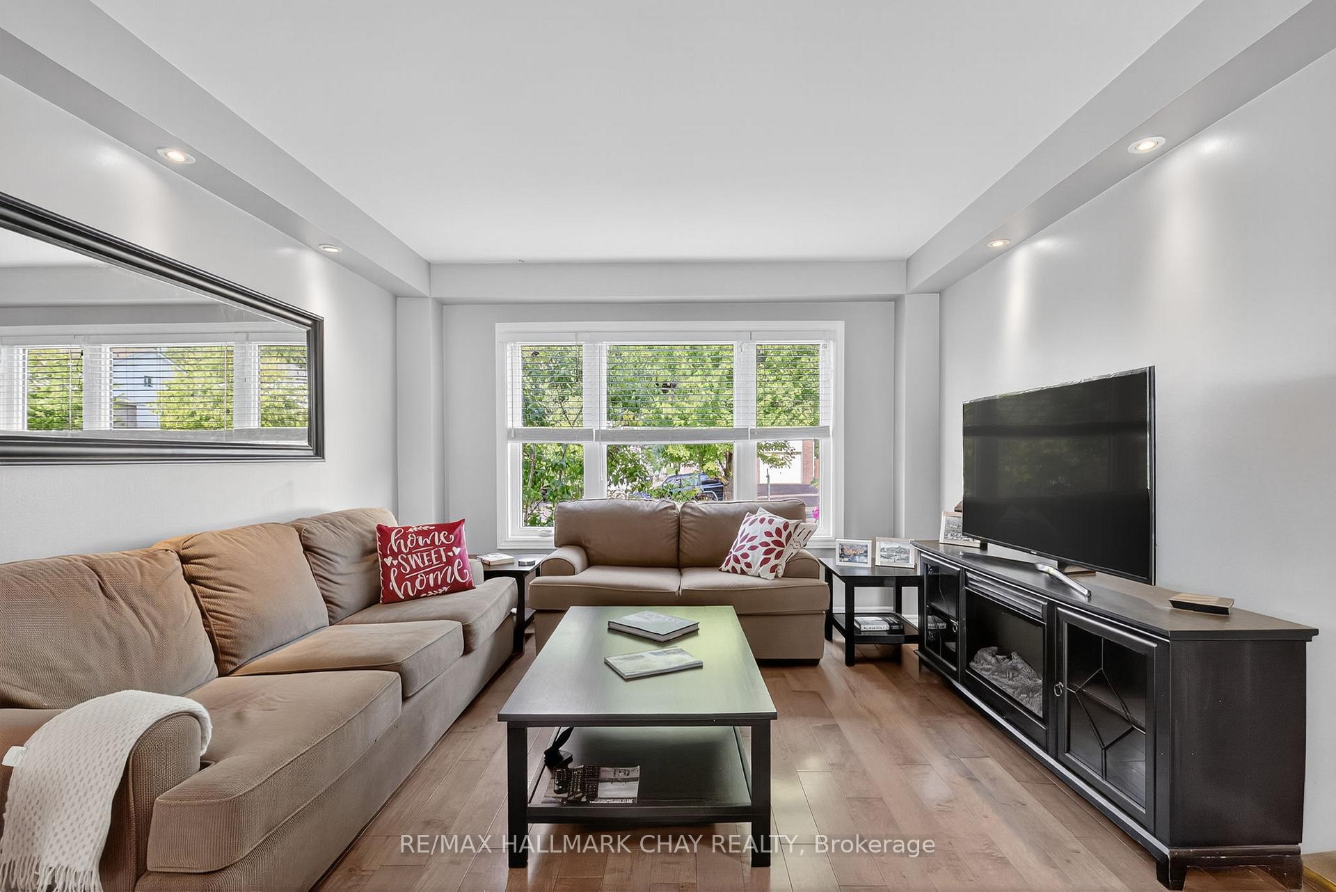 Photo 3 of 46 Moon Drive, Barrie, Ardagh — HOMEH