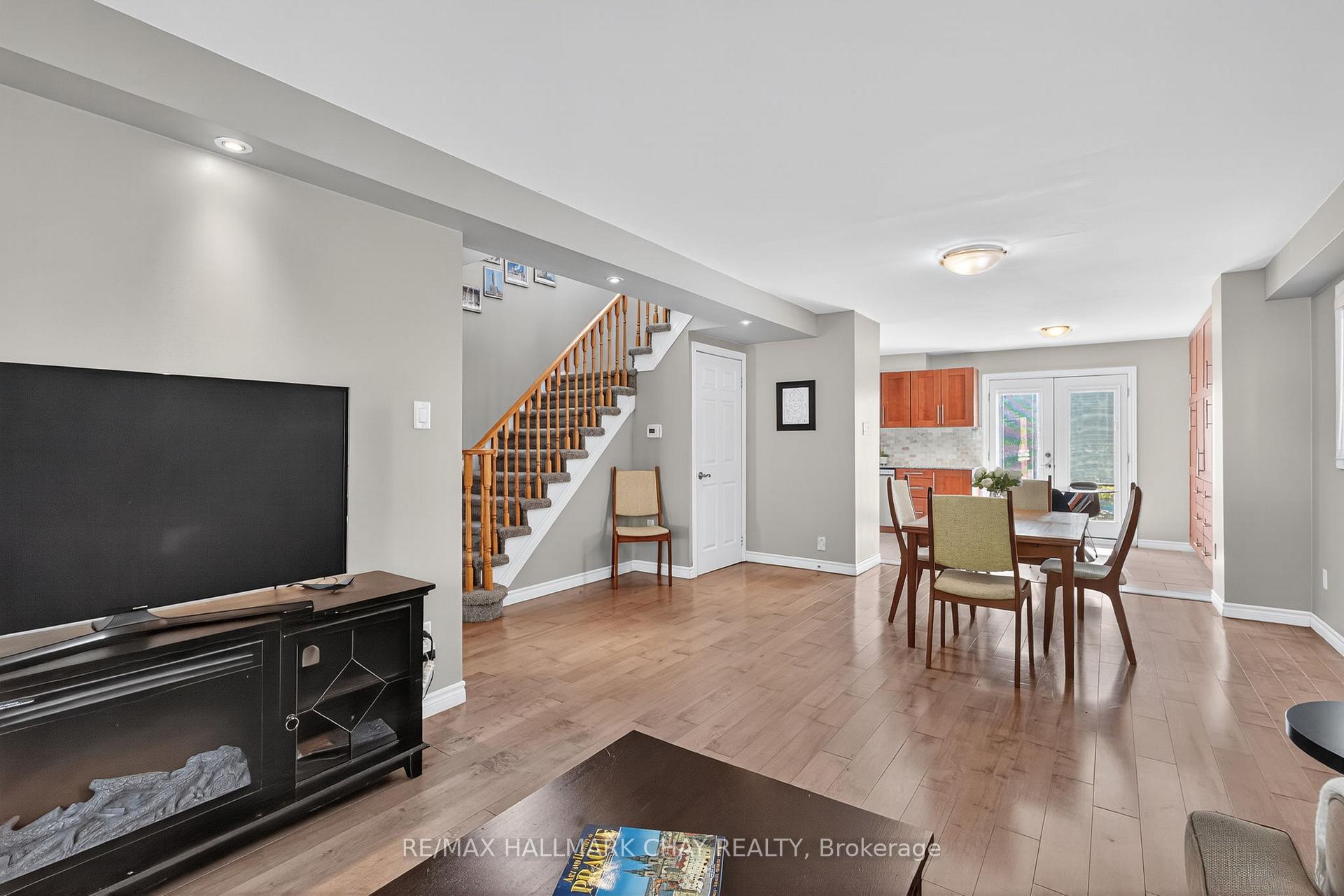 Photo 4 of 46 Moon Drive, Barrie, Ardagh — HOMEH