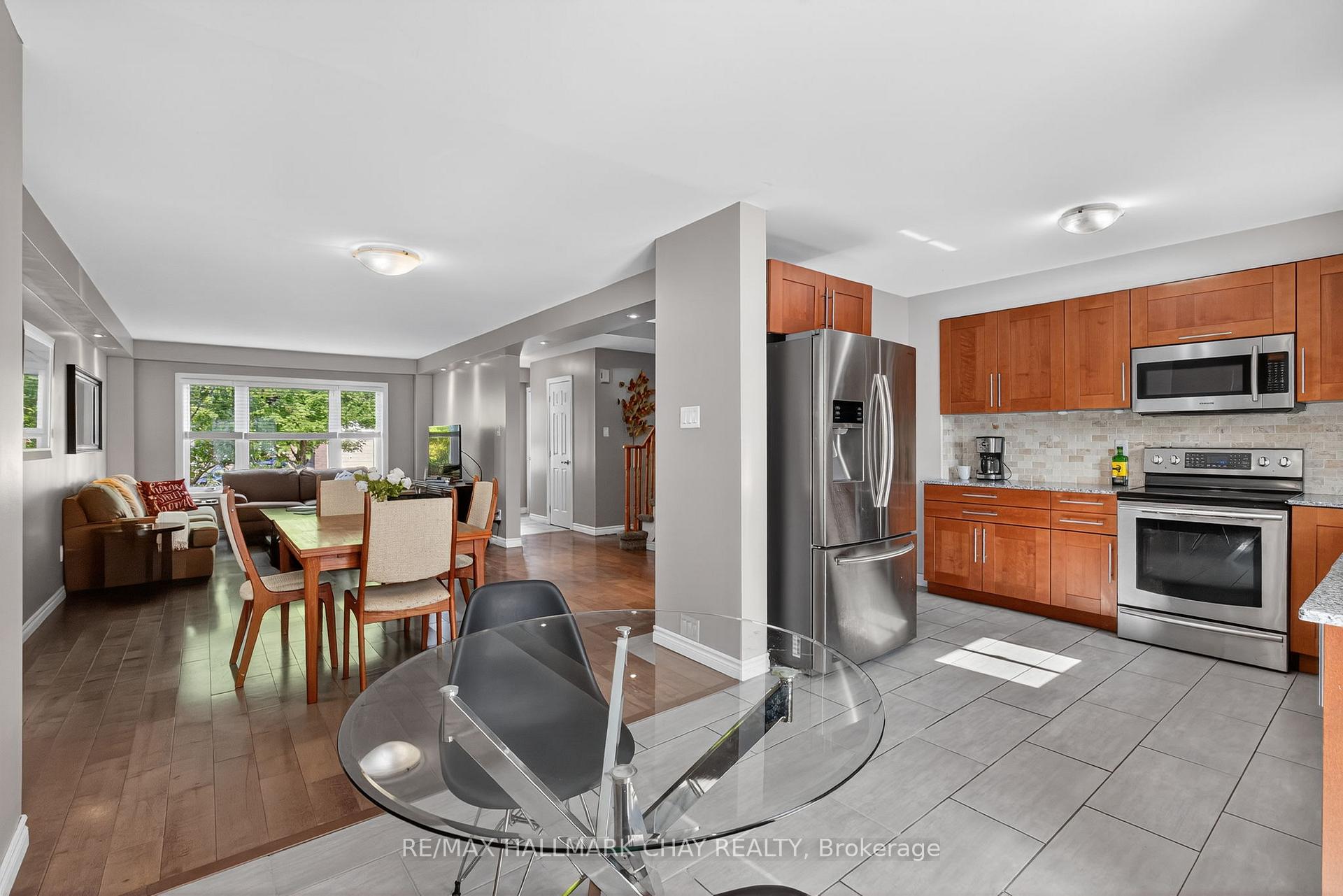 Photo 8 of 46 Moon Drive, Barrie, Ardagh — HOMEH