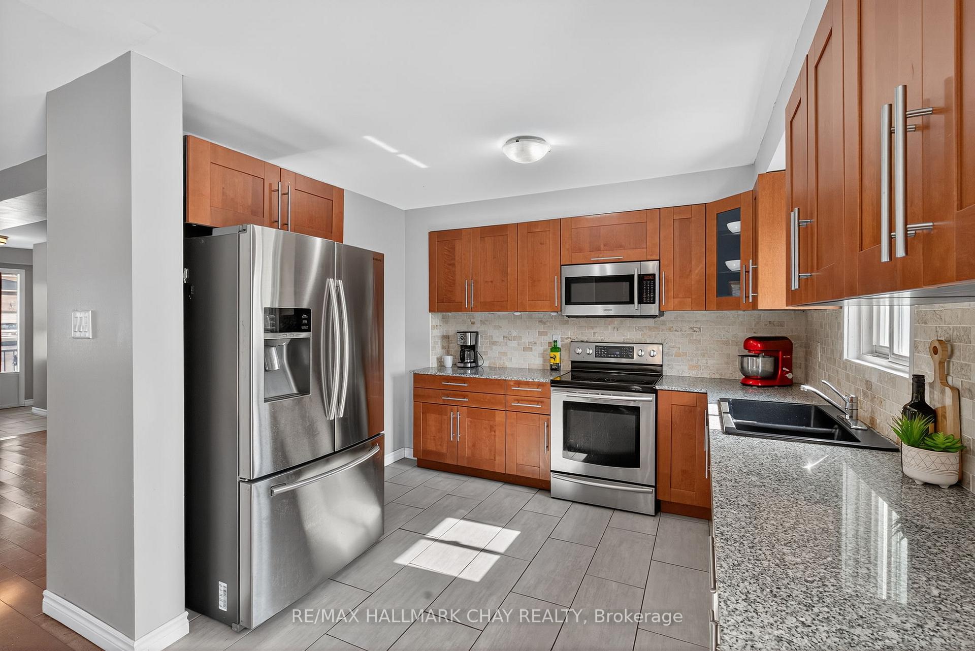 Photo 9 of 46 Moon Drive, Barrie, Ardagh — HOMEH