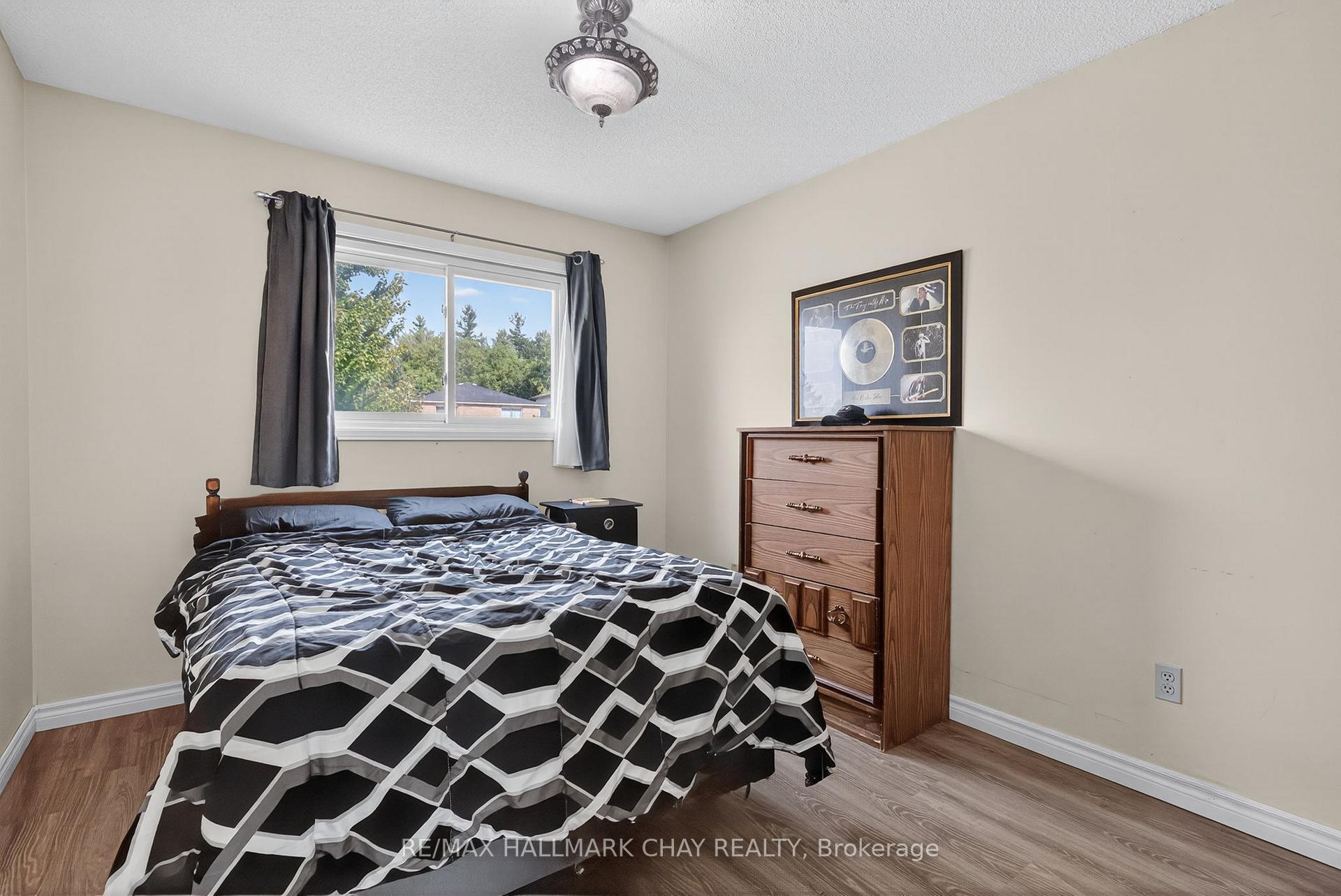 Photo 14 of 46 Moon Drive, Barrie, Ardagh — HOMEH