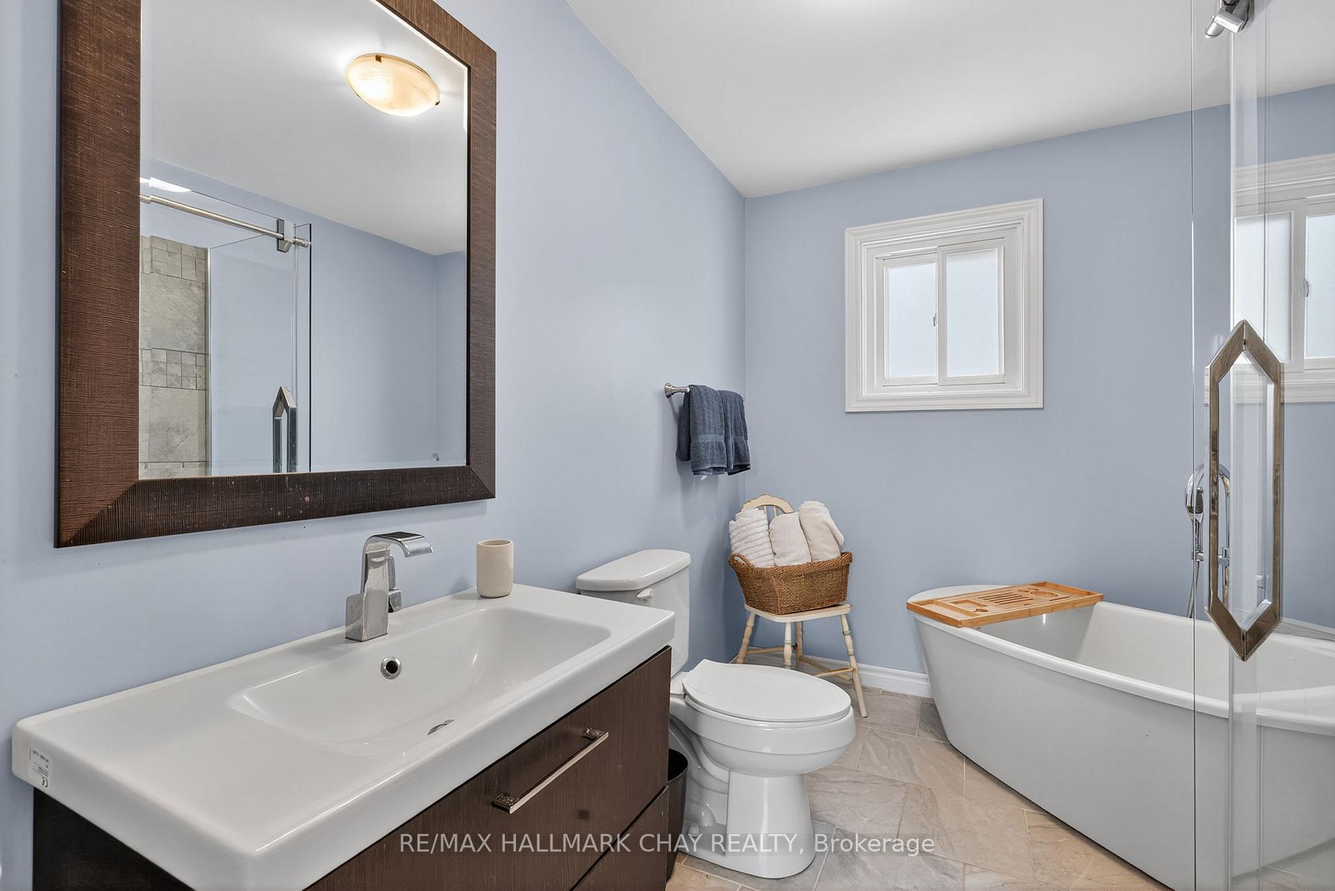 Photo 15 of 46 Moon Drive, Barrie, Ardagh — HOMEH