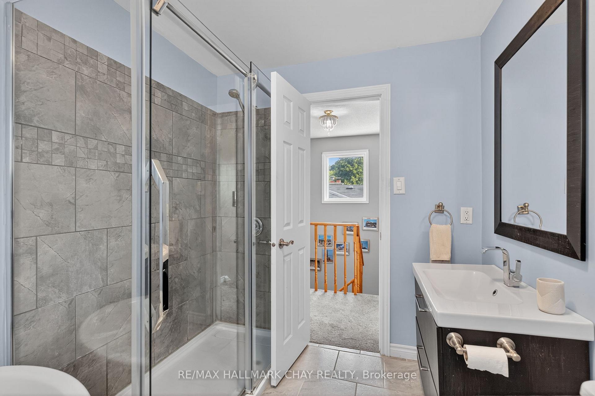 Photo 16 of 46 Moon Drive, Barrie, Ardagh — HOMEH