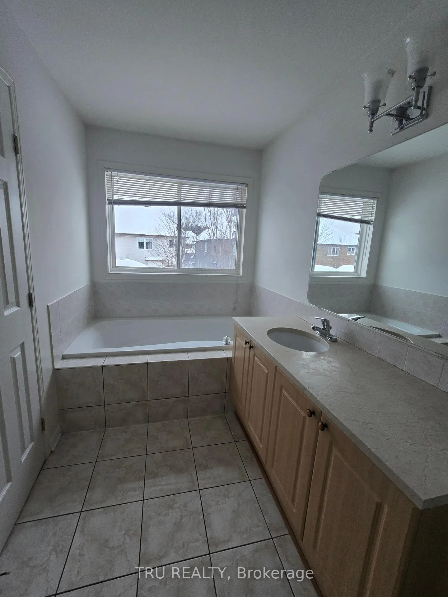 Photo 15 of 62 North Harrow Drive, Ottawa, Barrhaven - Longfields — HOMEH